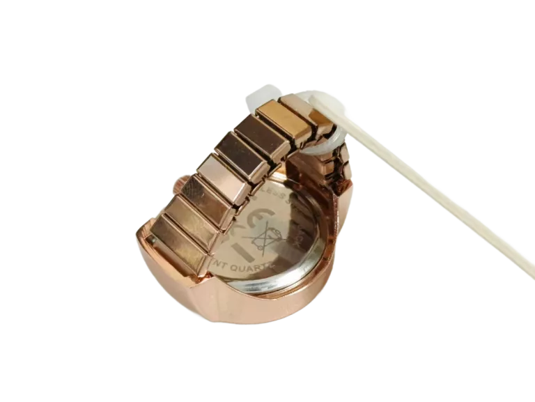 zegarek-pierscionek-w-kolorze-zlotym-tarcza-biala-ean-gtin-9354593601344