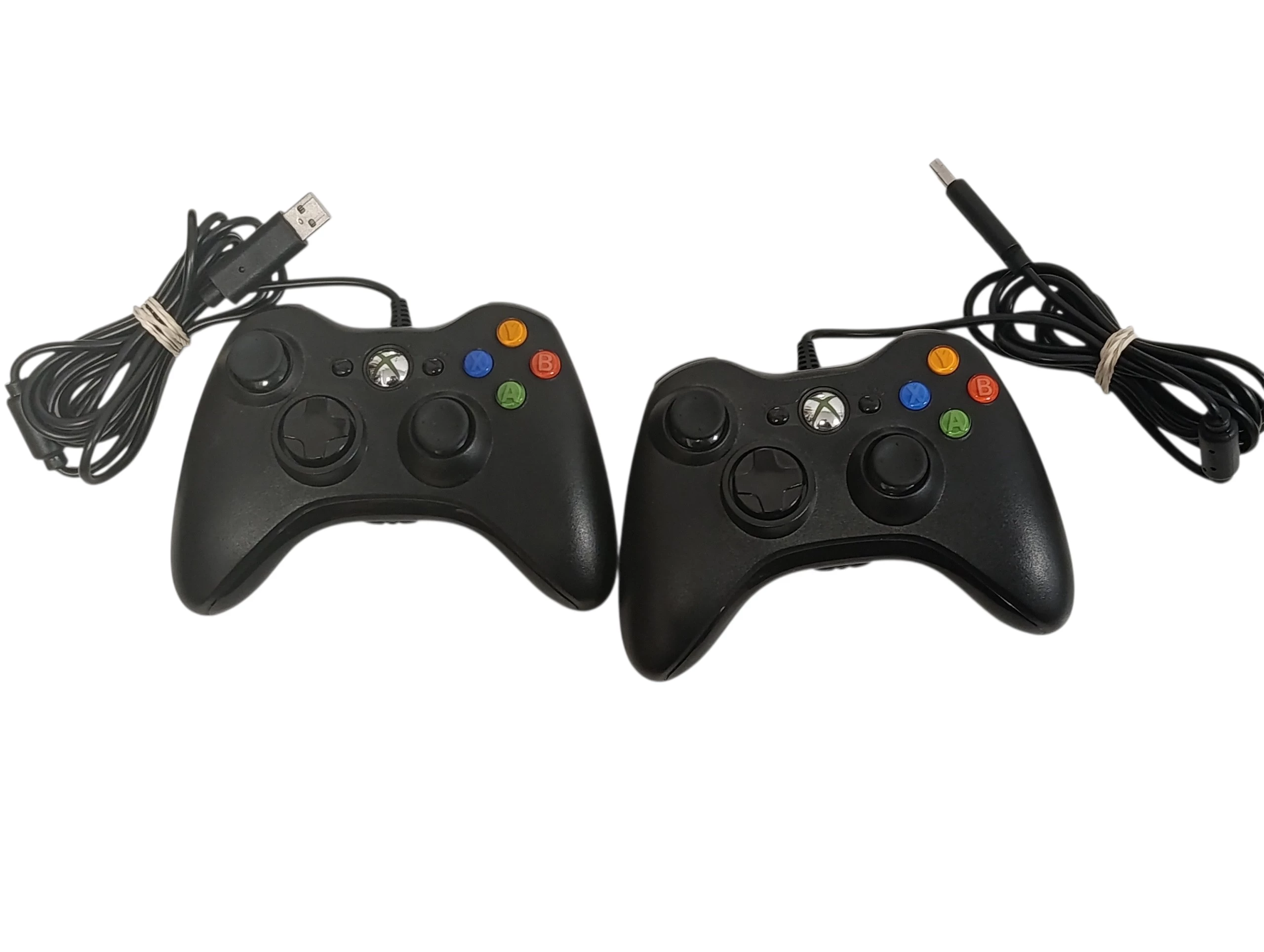 konsola-xbox-360-e-250gb-zestaw-z-dwoma-przewodowymi-padami-i-3-grami-ean-gtin-5900626783132