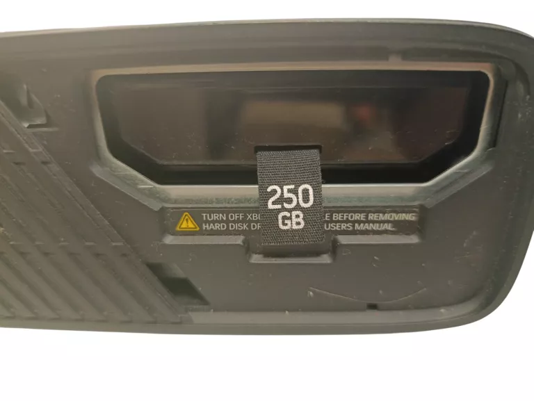 konsola-xbox-360-e-250gb-zestaw-z-dwoma-przewodowymi-padami-i-3-grami-kolor-249512-1647413