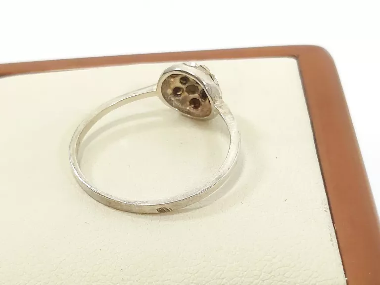 blyszczacy-srebrny-pierscionek-proby-925-rozmiar-20-material-dominujacy-223721-2048