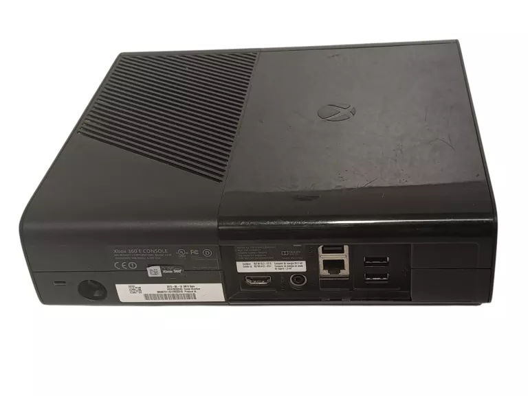 konsola-xbox-360-e-250gb-zestaw-z-dwoma-przewodowymi-padami-i-3-grami-kod-producenta-m9v-00011