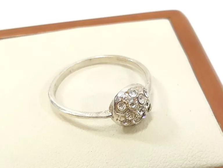 blyszczacy-srebrny-pierscionek-proby-925-rozmiar-20-kamienie-221-128