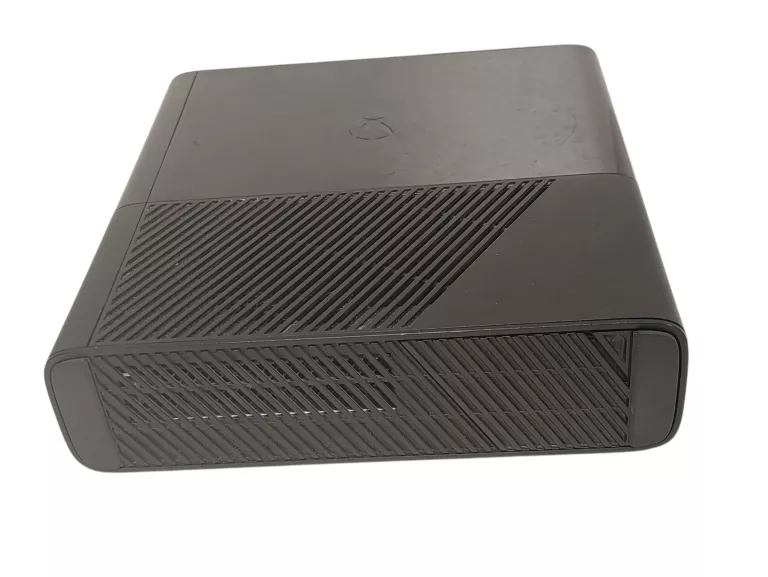 konsola-xbox-360-e-250gb-zestaw-z-dwoma-przewodowymi-padami-i-3-grami-gry-w-zestawie-205998-225570