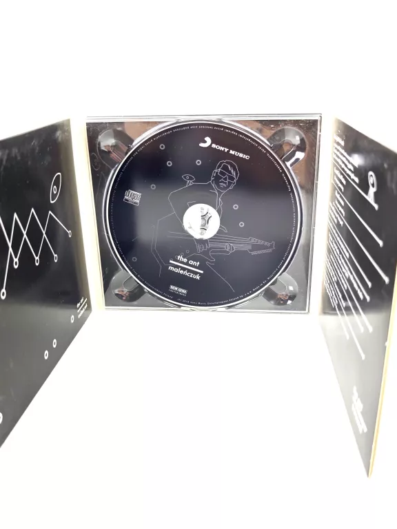 malenczuk-the-ant-album-2018-ean-gtin-0190758780924