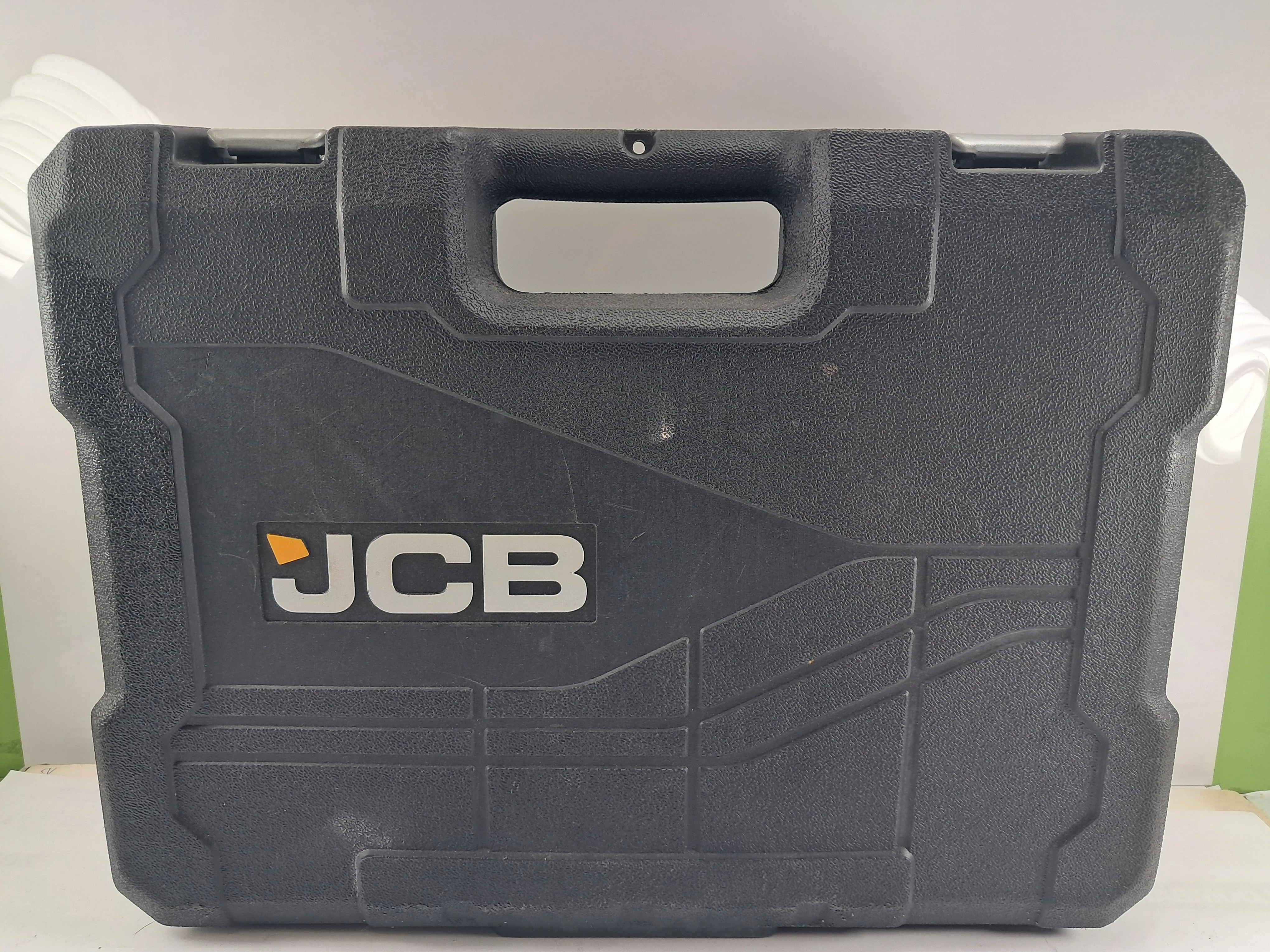 zestaw-narzedzi-94el-14-12-6-katnych-4-32mm-nasadki-bity-jcb-liczba-elementow-w-zestawie-94