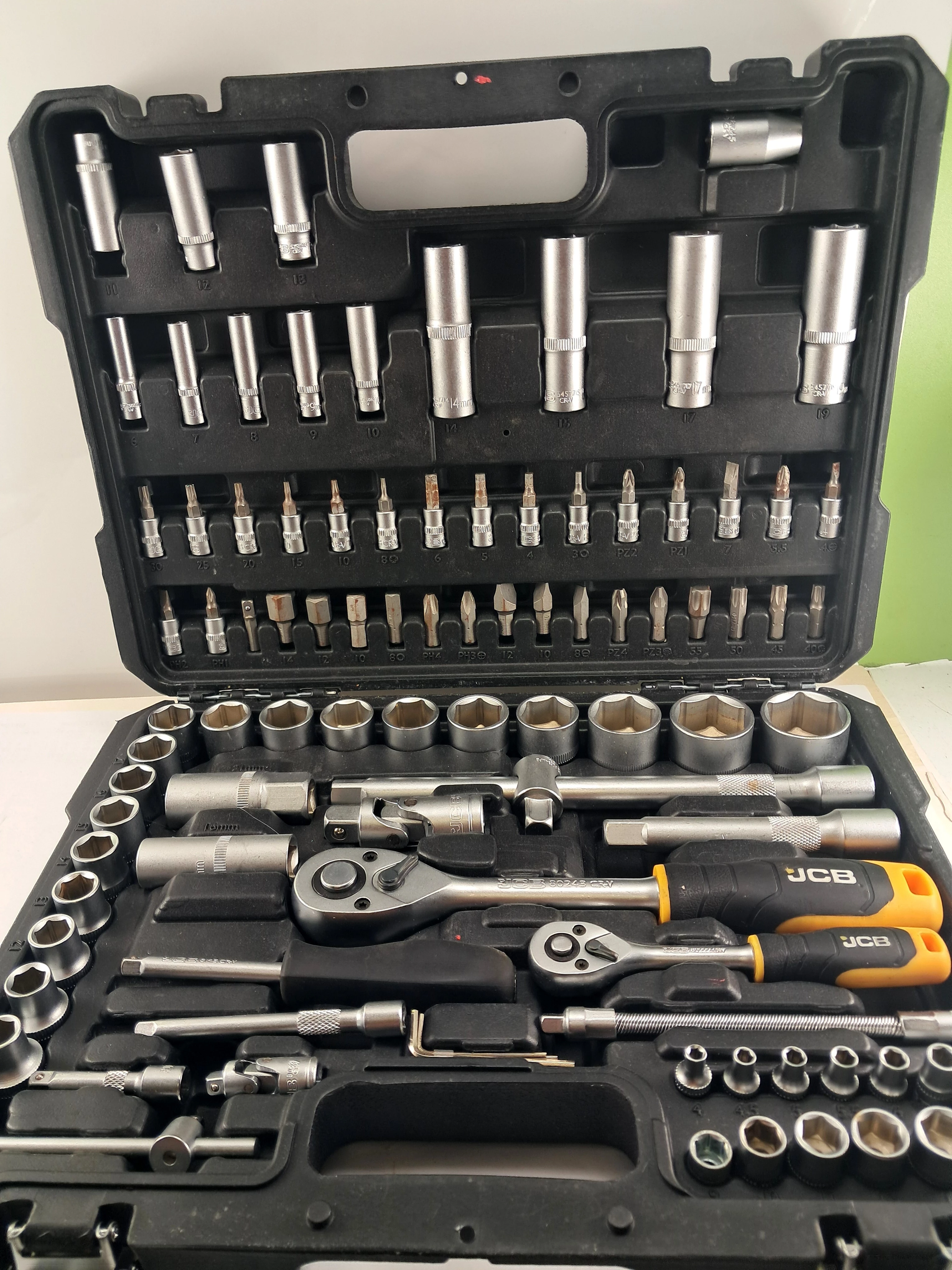 zestaw-narzedzi-94el-14-12-6-katnych-4-32mm-nasadki-bity-jcb-wierzbiecice-10-poznan-ska-x