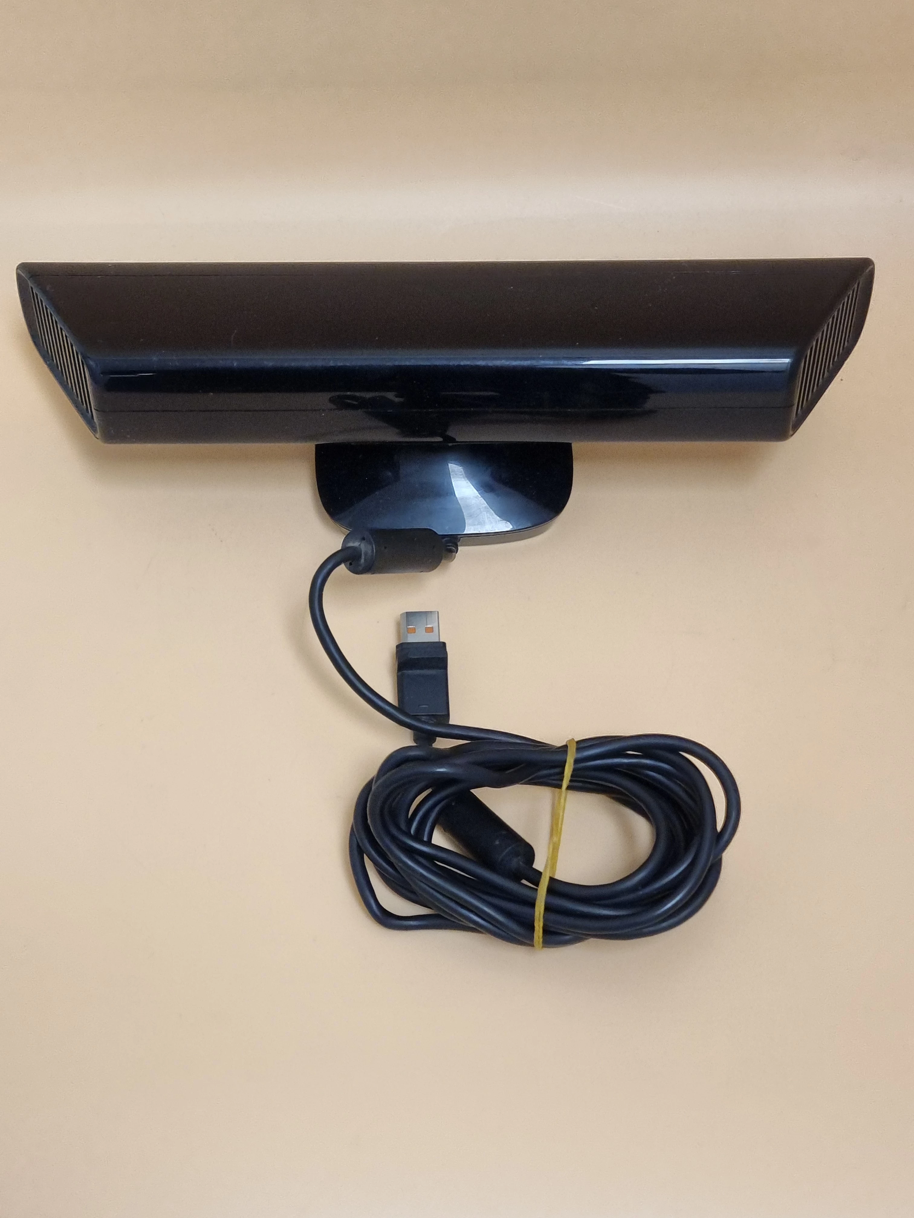 kinect-xbox360-1473-model-1414