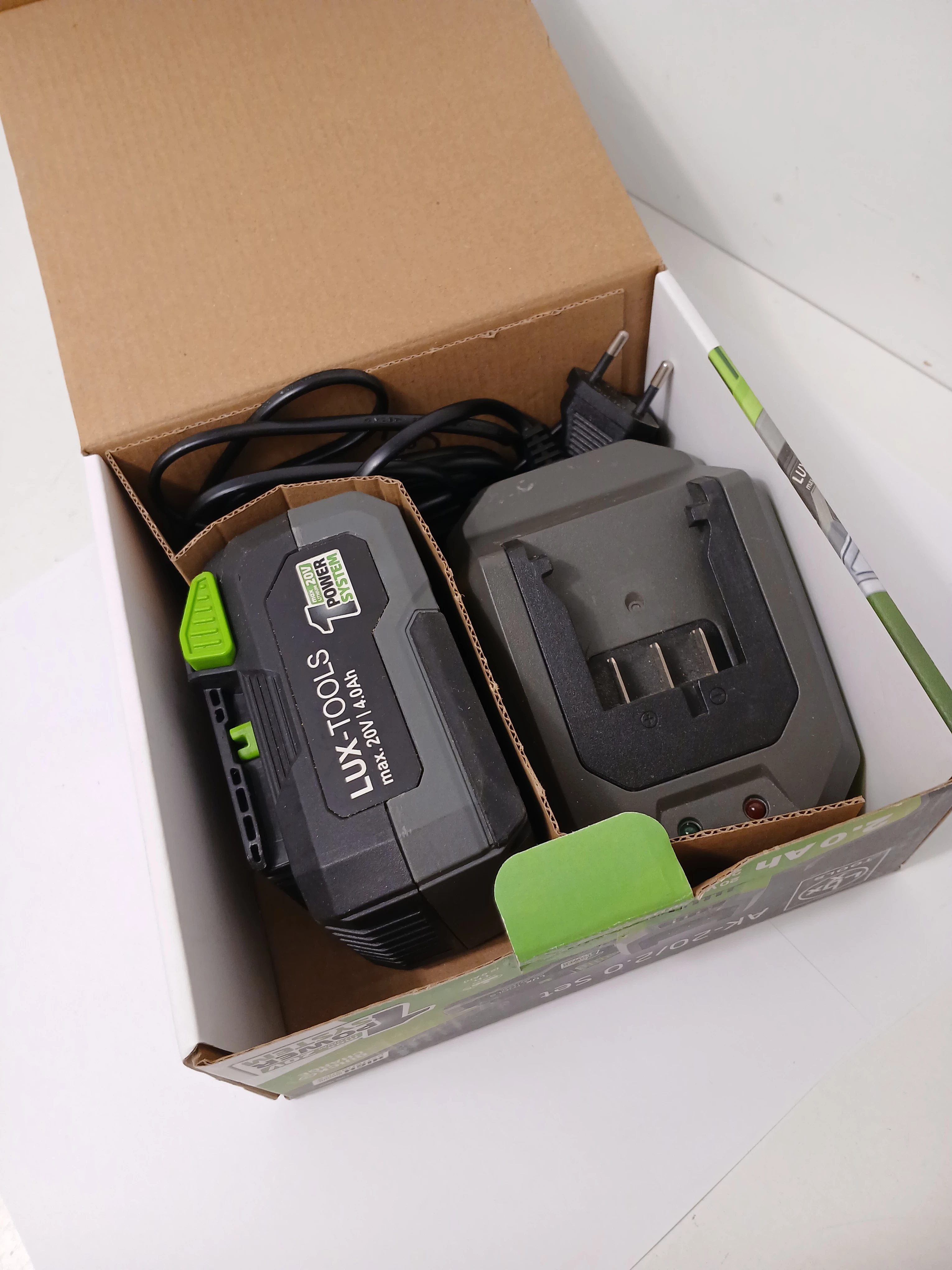 akumulator-li-ion-lux-tools-20-v-2-ah-pudelko-limanowskiego-2-sj-olsztyn