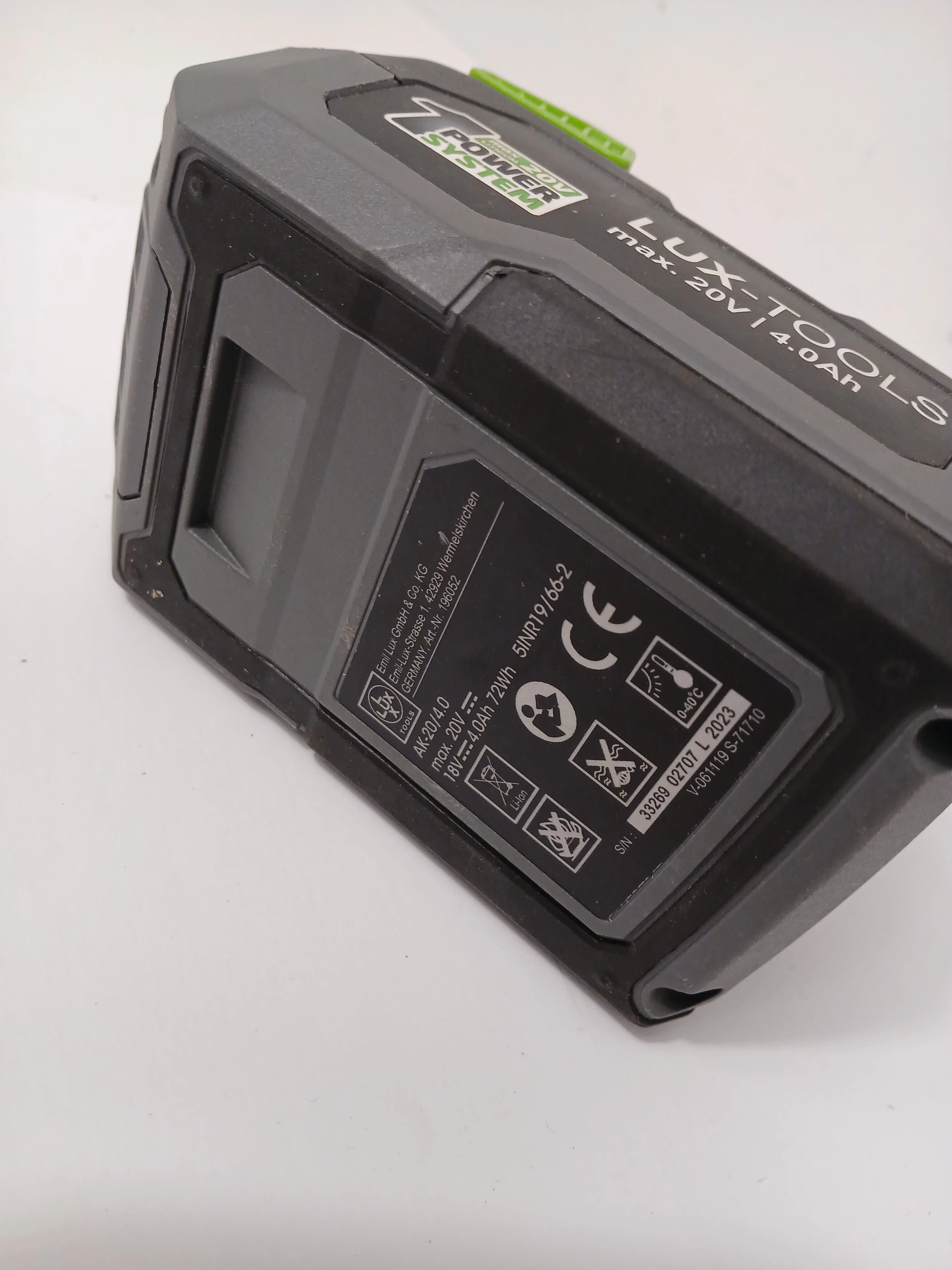 akumulator-li-ion-lux-tools-20-v-2-ah-pudelko-pojemnosc-akumulatora-400