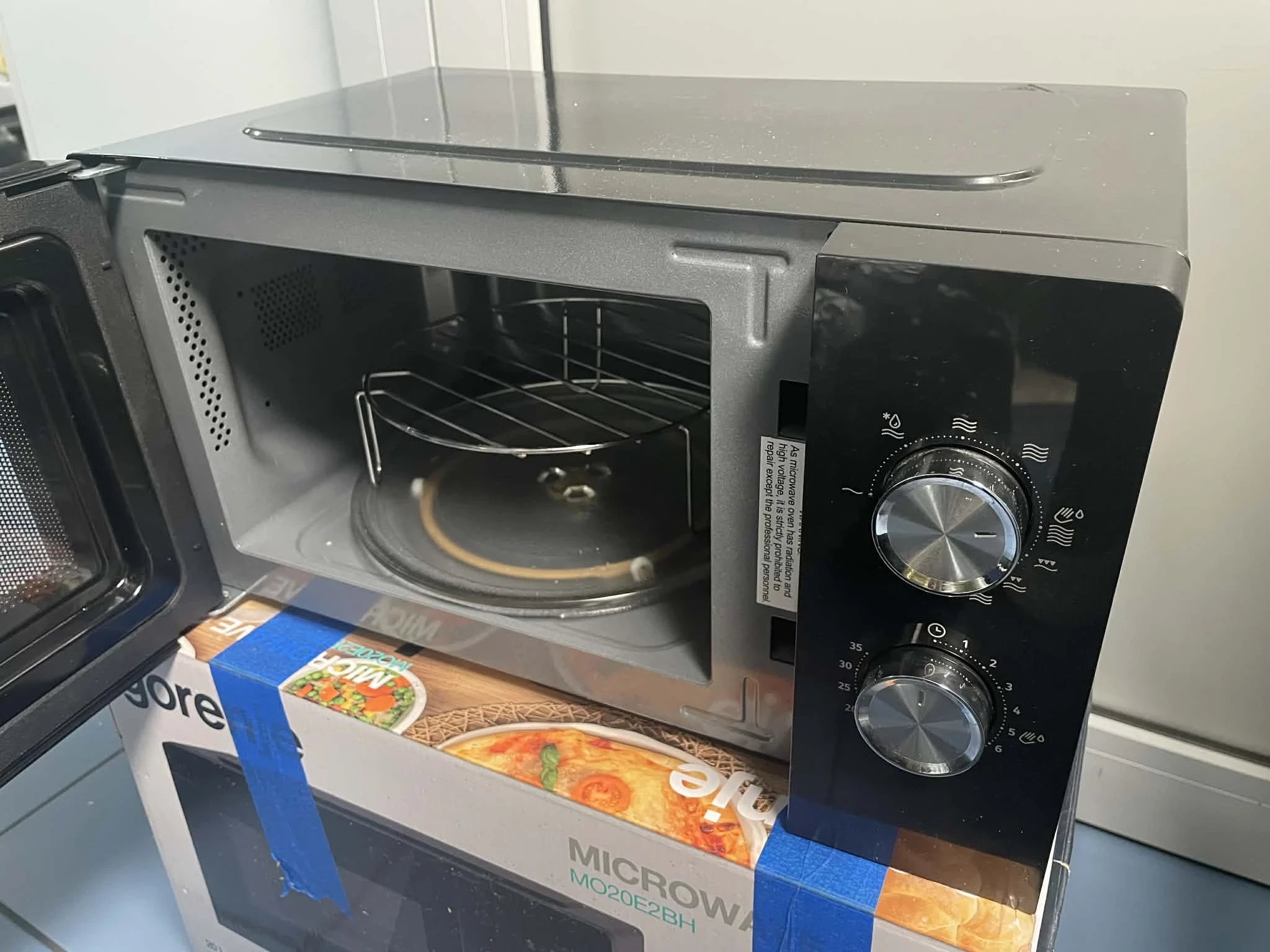 kuchenka-mikrofalowa-gorenje-mo20e2bh-moc-mikrofal-800