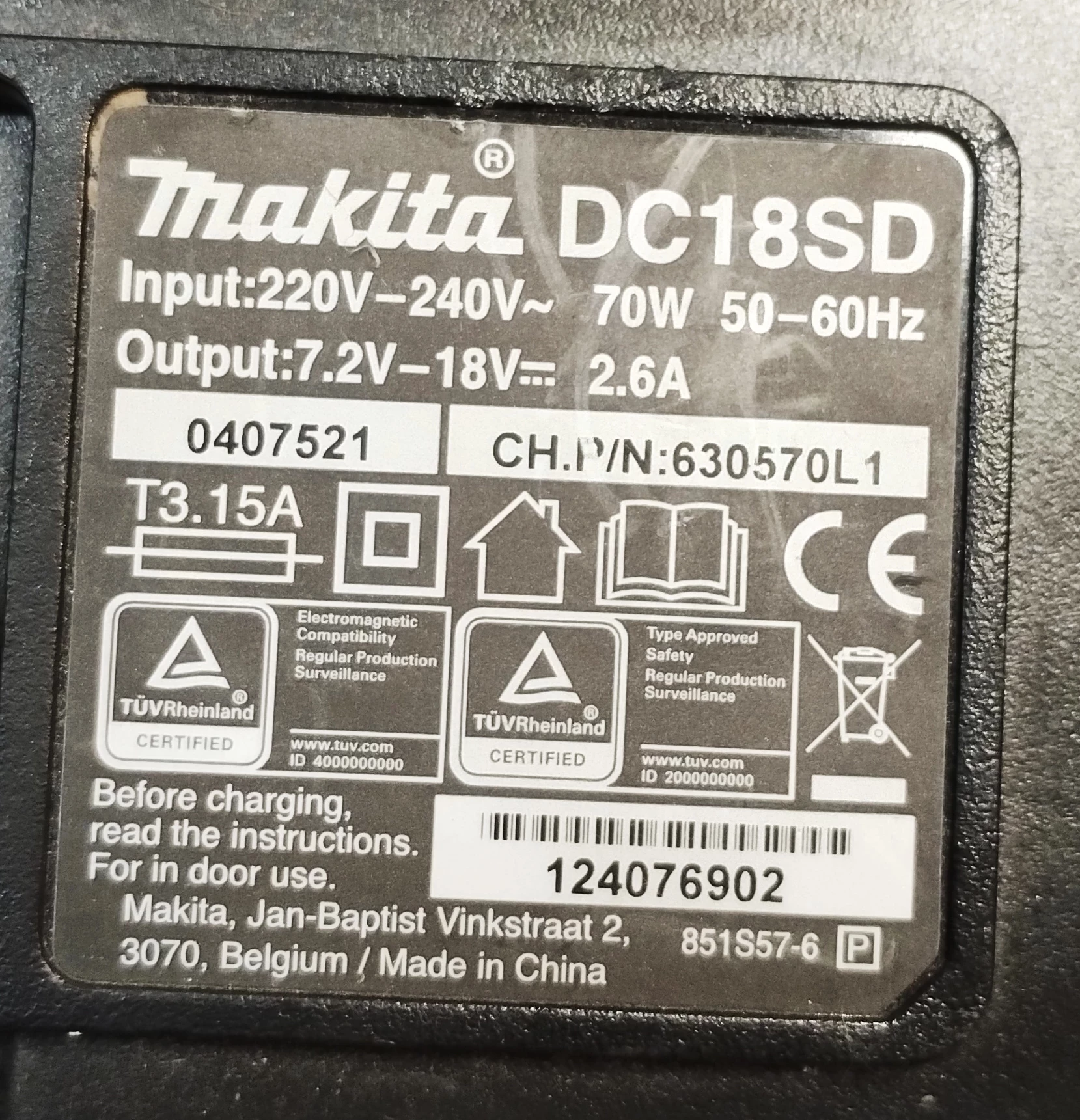 ladowarka-makita-dc18sd-z-akumulatorem-makita-bl1830b-kod-producenta-dc18sd