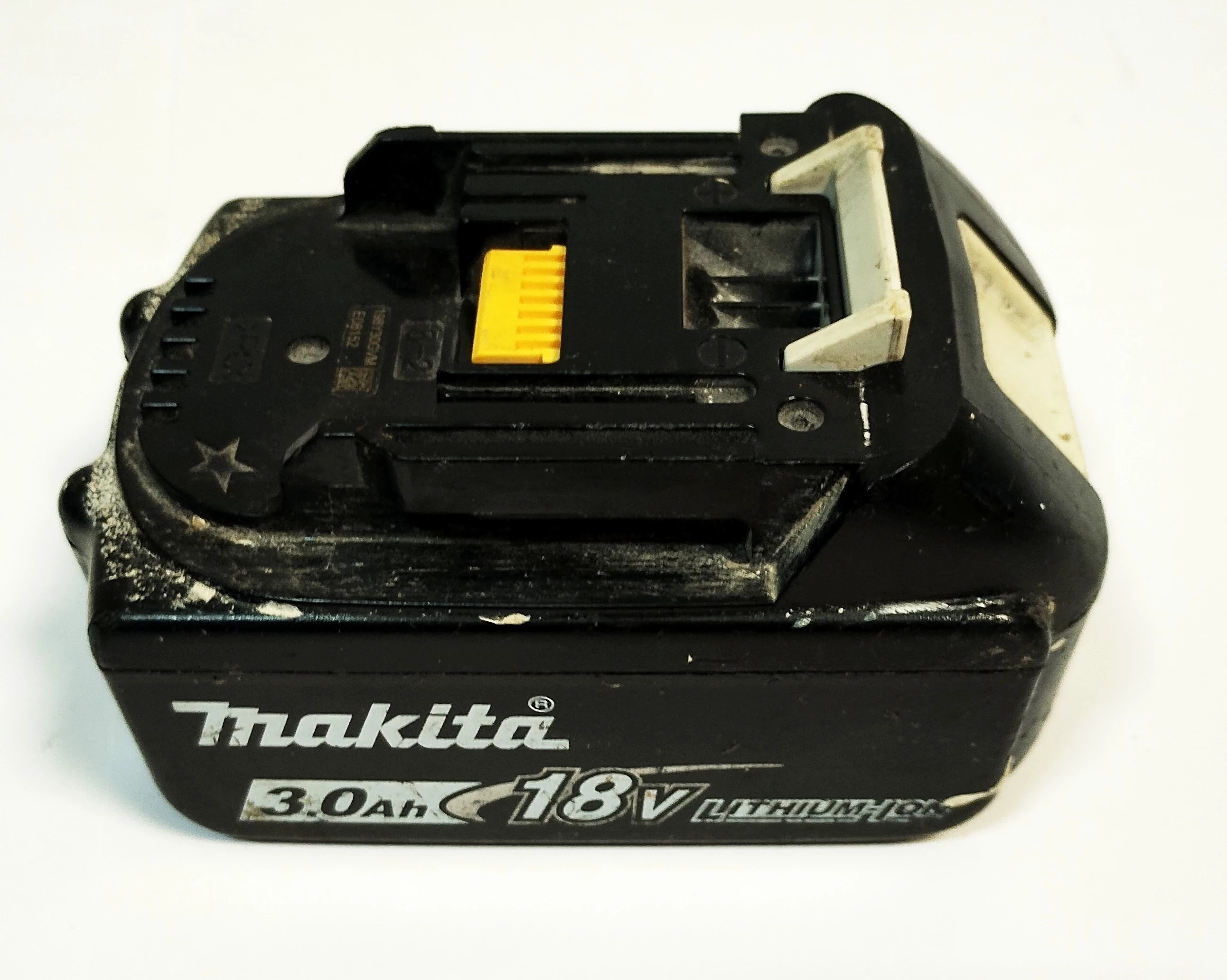 ladowarka-makita-dc18sd-z-akumulatorem-makita-bl1830b-waga-produktu-z-opakowaniem-jednostkowym-2000