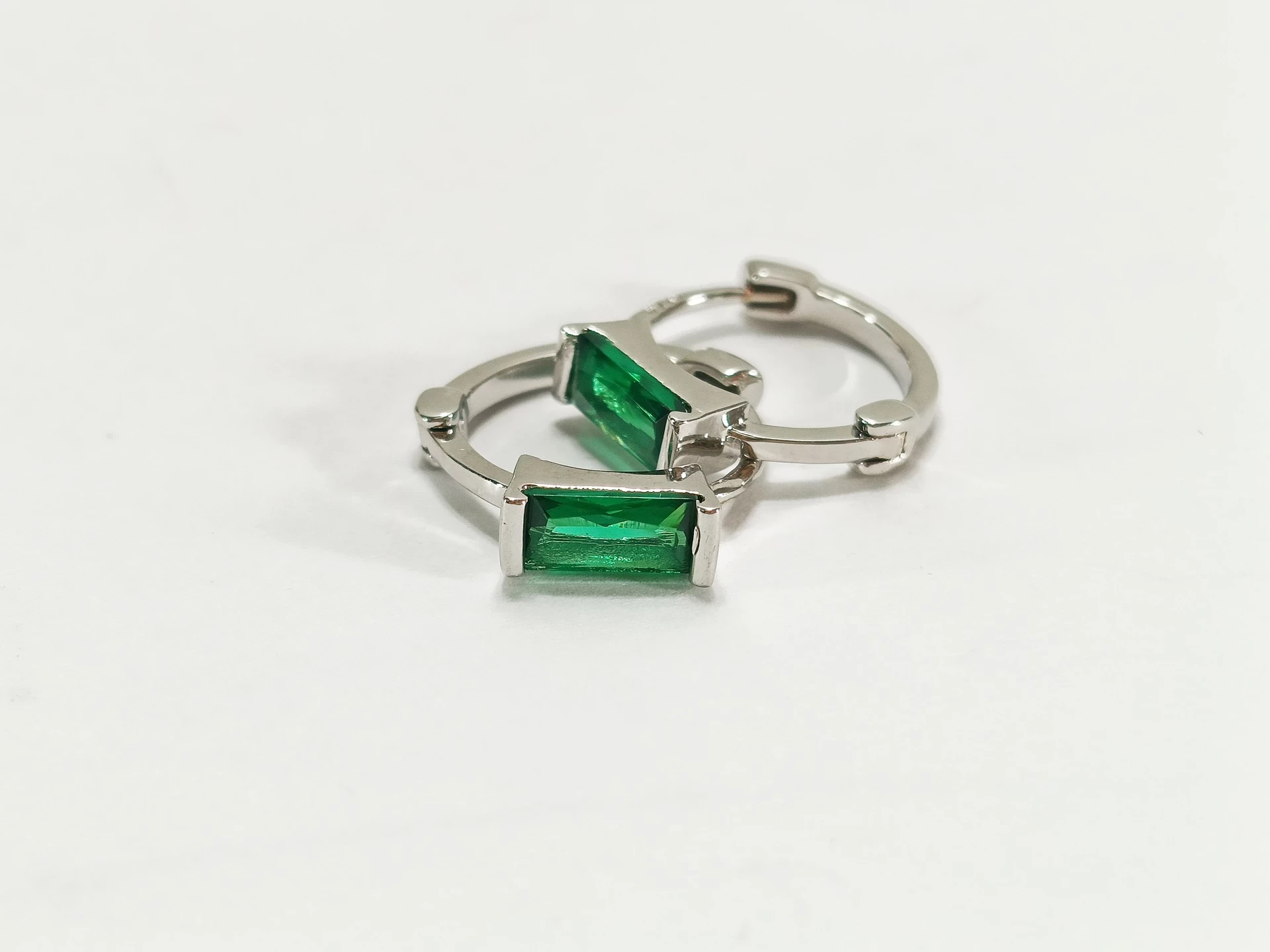 piekne-srebrne-kolczyki-925-z-zielonym-oczkiem-136g-kolka-z-oczkiem-partyzantow-2-jedrzejow-palladium