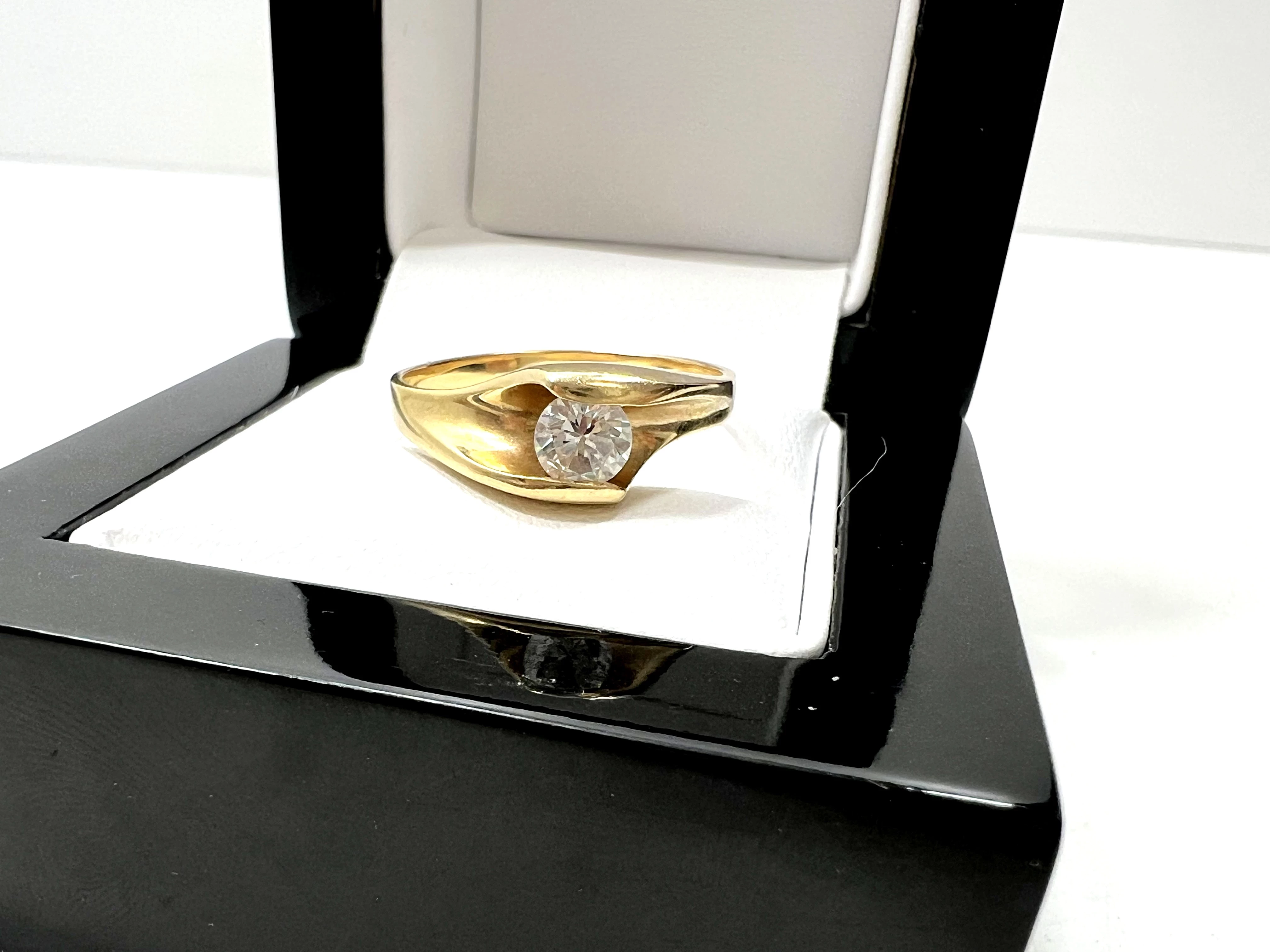 zloty-piekny-pierscionek-zareczynowy-r21-pr-585-kamien-17088-128