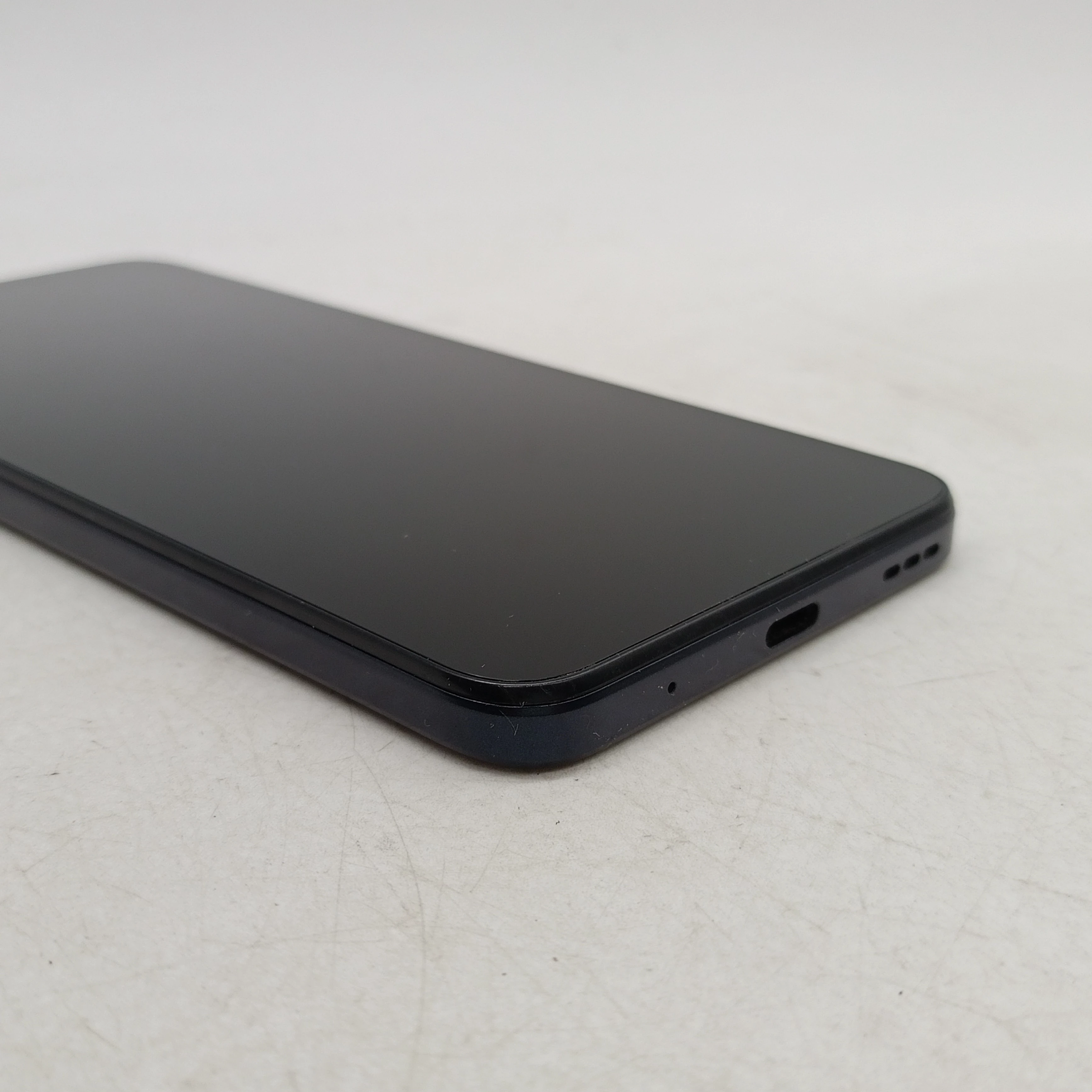 telefon-moto-e13-264gb-typ-202685-212929