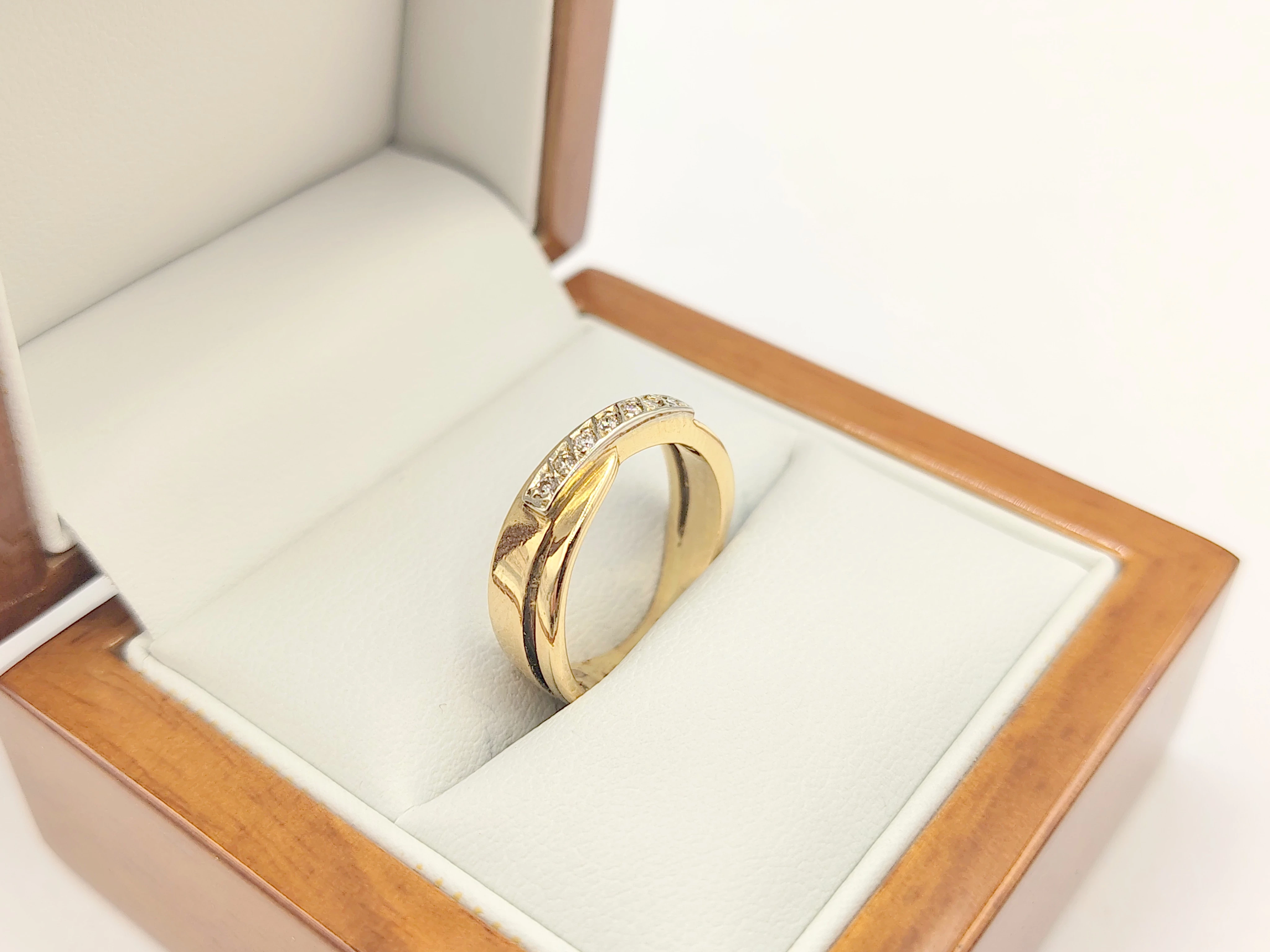 zloty-pierscionek-z-brylantami-006ct-585-468g-r11-3-maja-48-poznan-ska-x