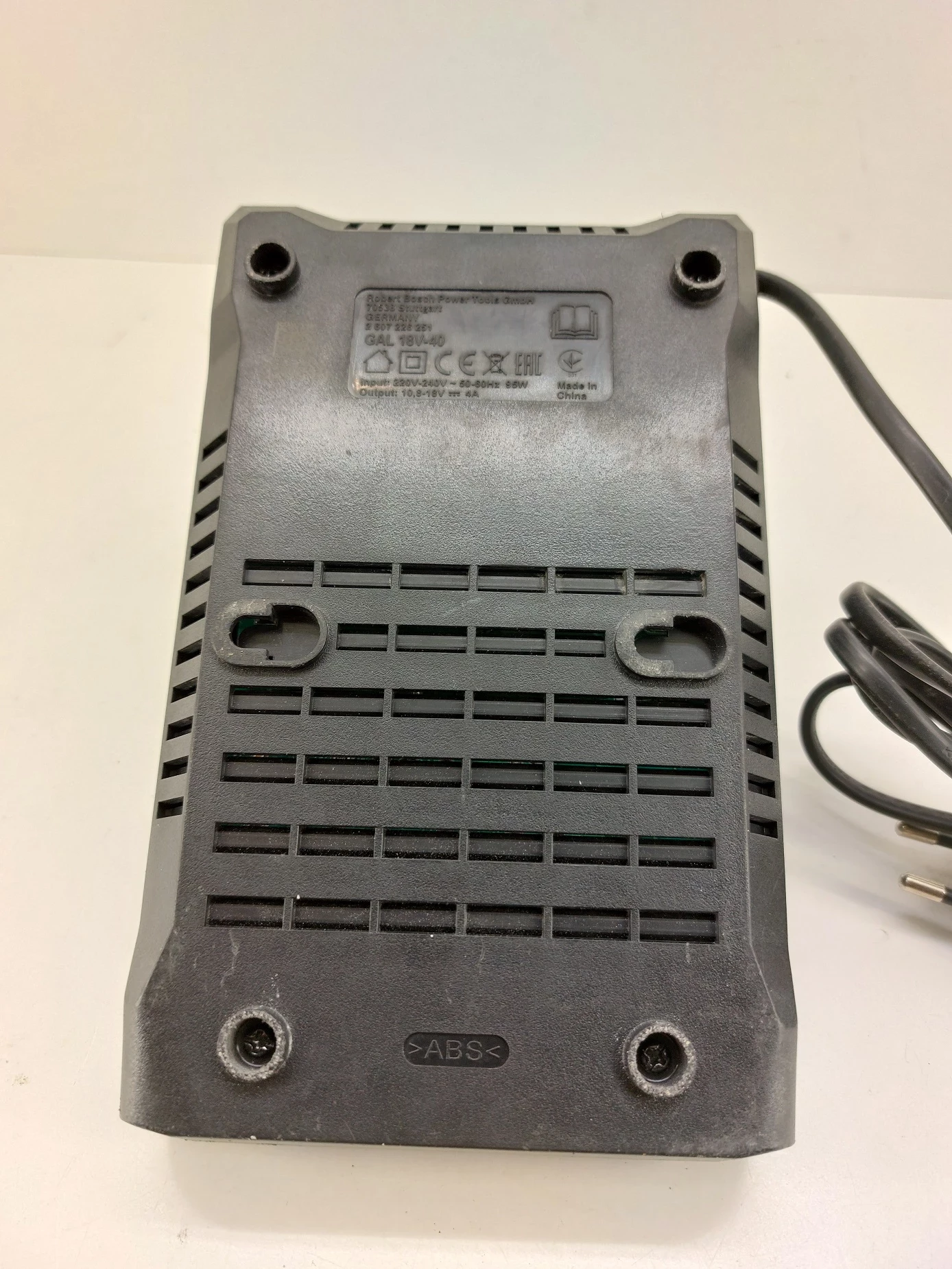 ladowarka-sieciowa-bosch-gal-18v-40-eu-stan-11323-2