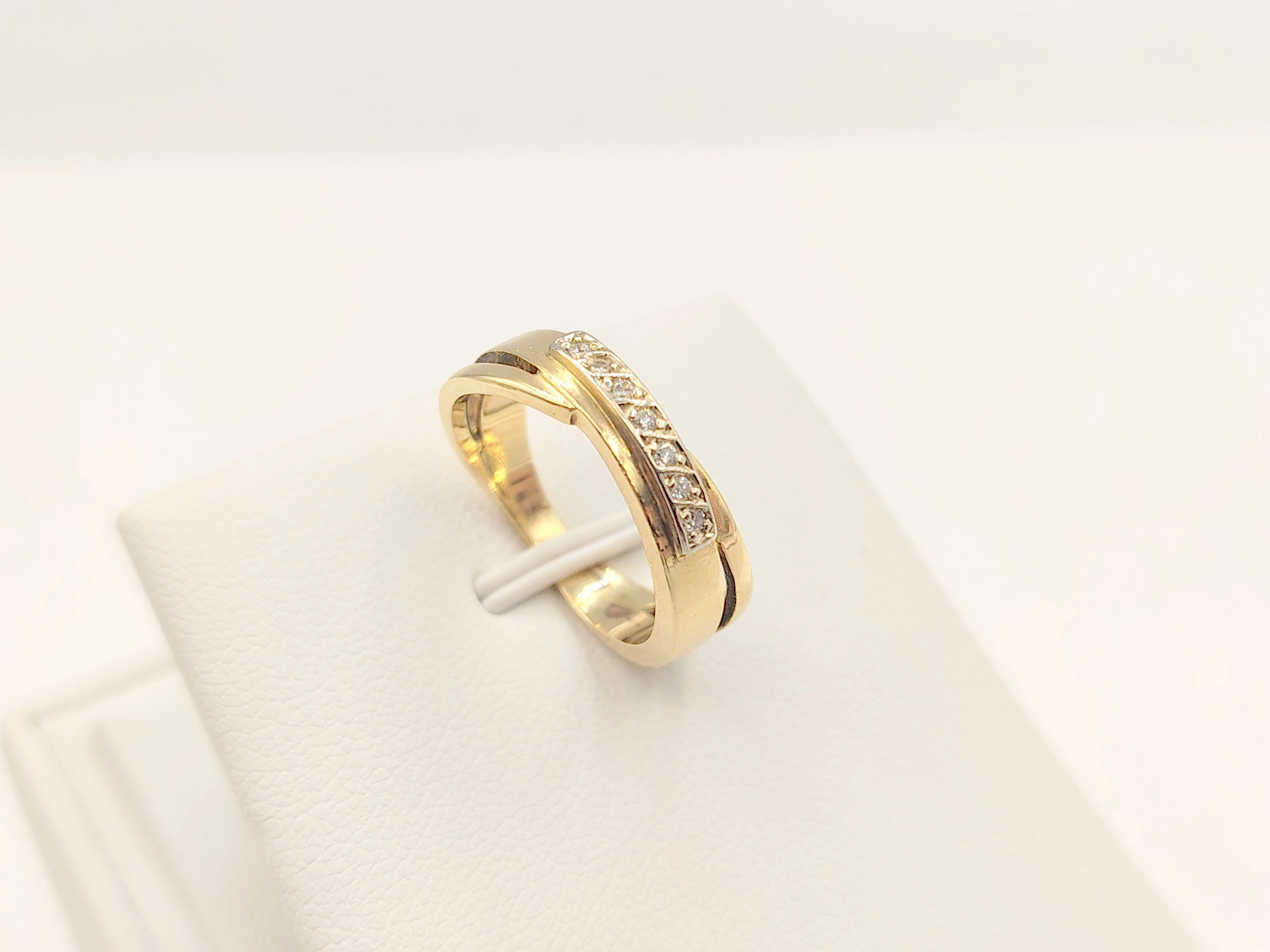 zloty-pierscionek-z-brylantami-006ct-585-468g-r11-rozmiarsrednica-wew-mm-372-11