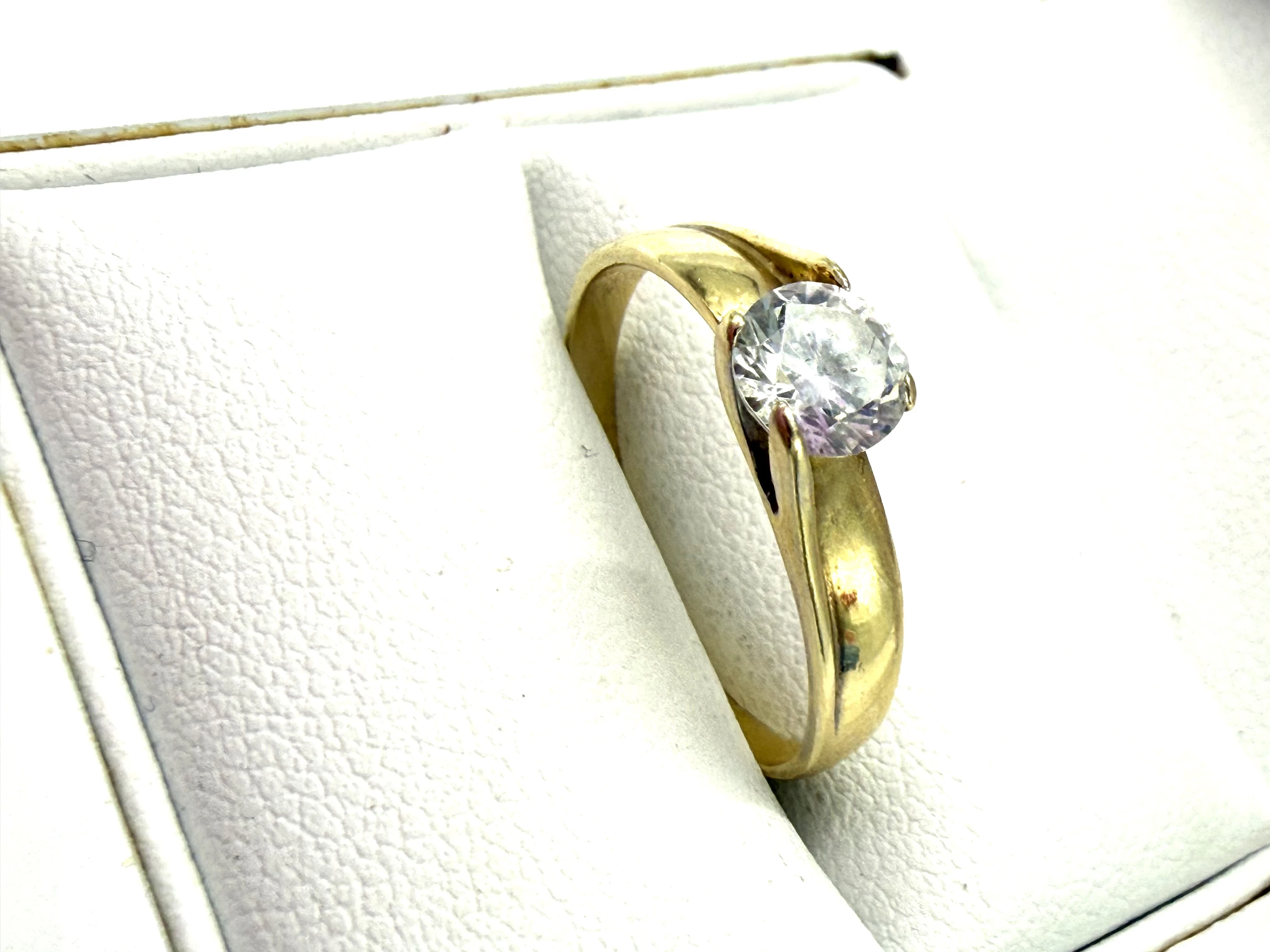 wyrob-jubilerski-uzywany-pierscionek-material-15835-2