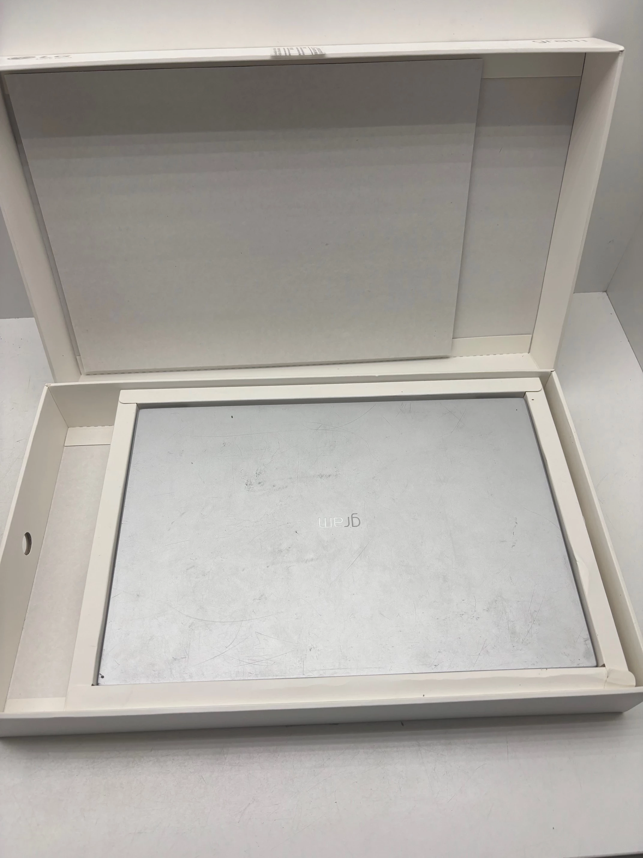 laptop-lg-14z90p-i5-16gb-ram-512ssd-pudelko-stan-11323-2