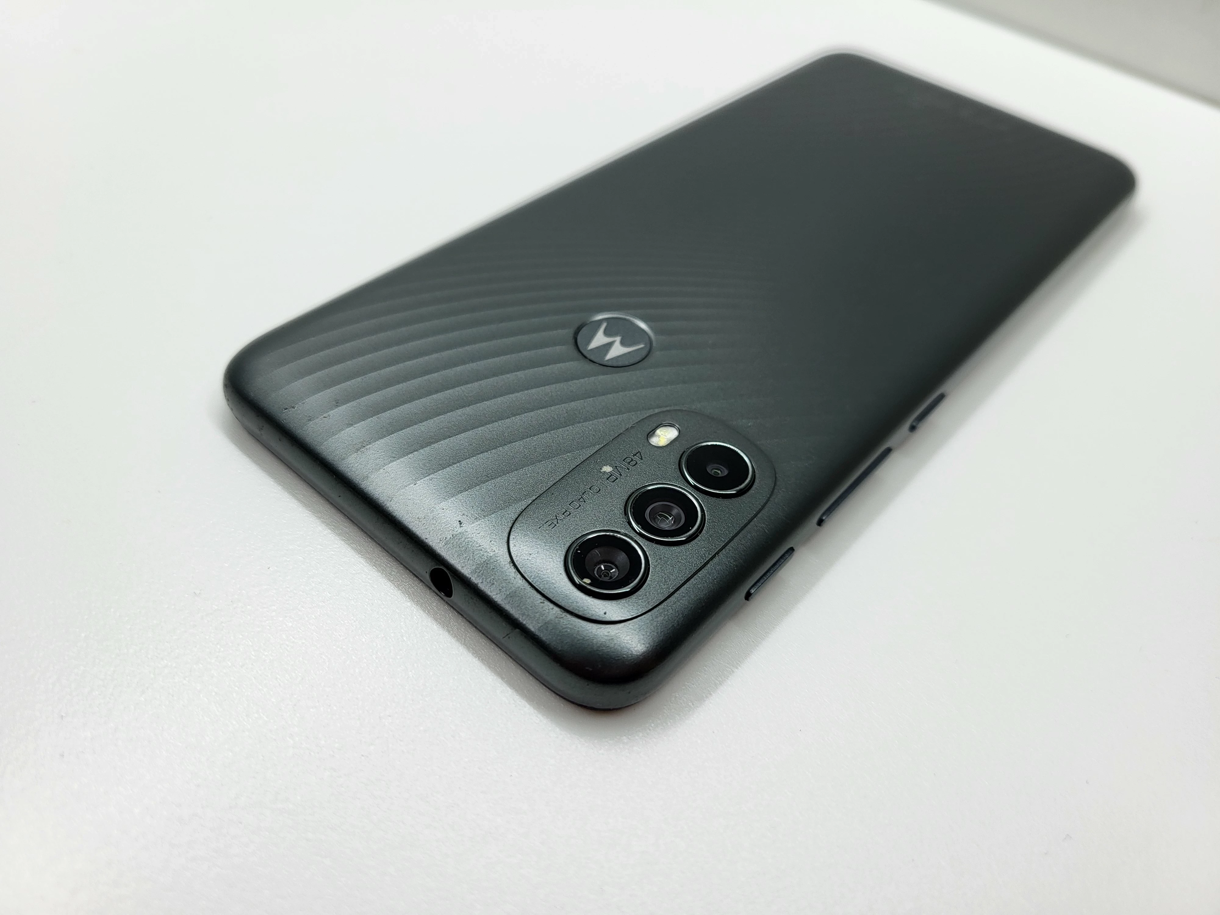 telefon-motorola-moto-e40-stan-11323-2