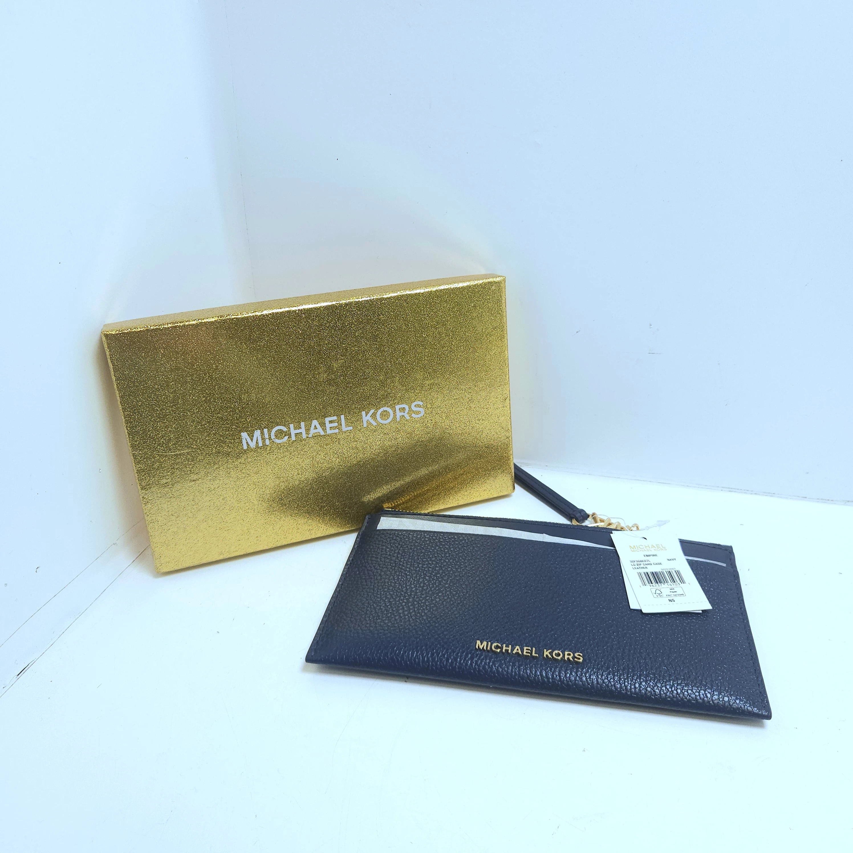 michael-kors-duze-etui-na-karty-empire-ze-skory-groszkowej-staromiejska-6-jawor