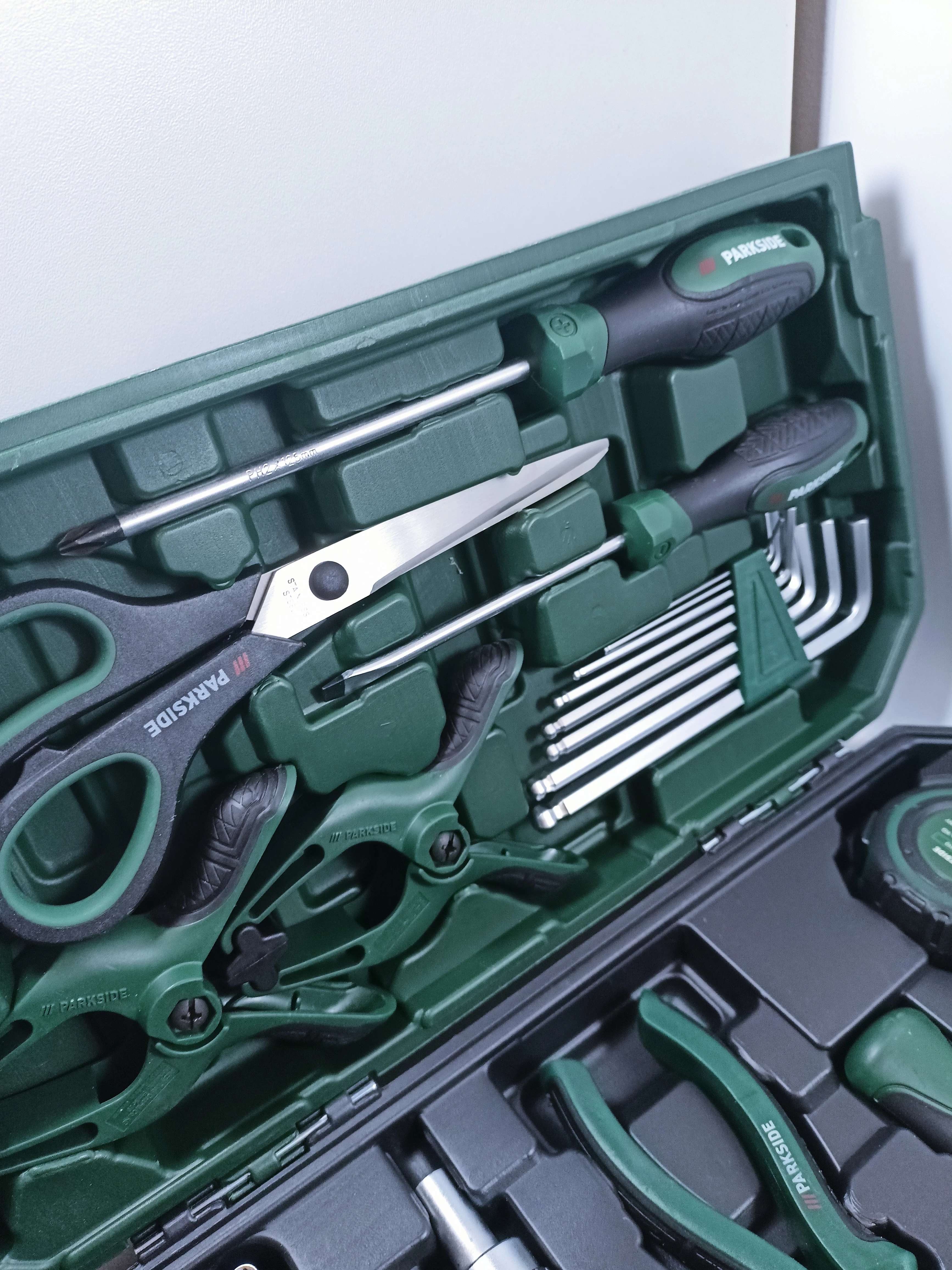 parkside-skrzynka-z-narzedziami-80-elementow-wyszynskiego-24-tczew