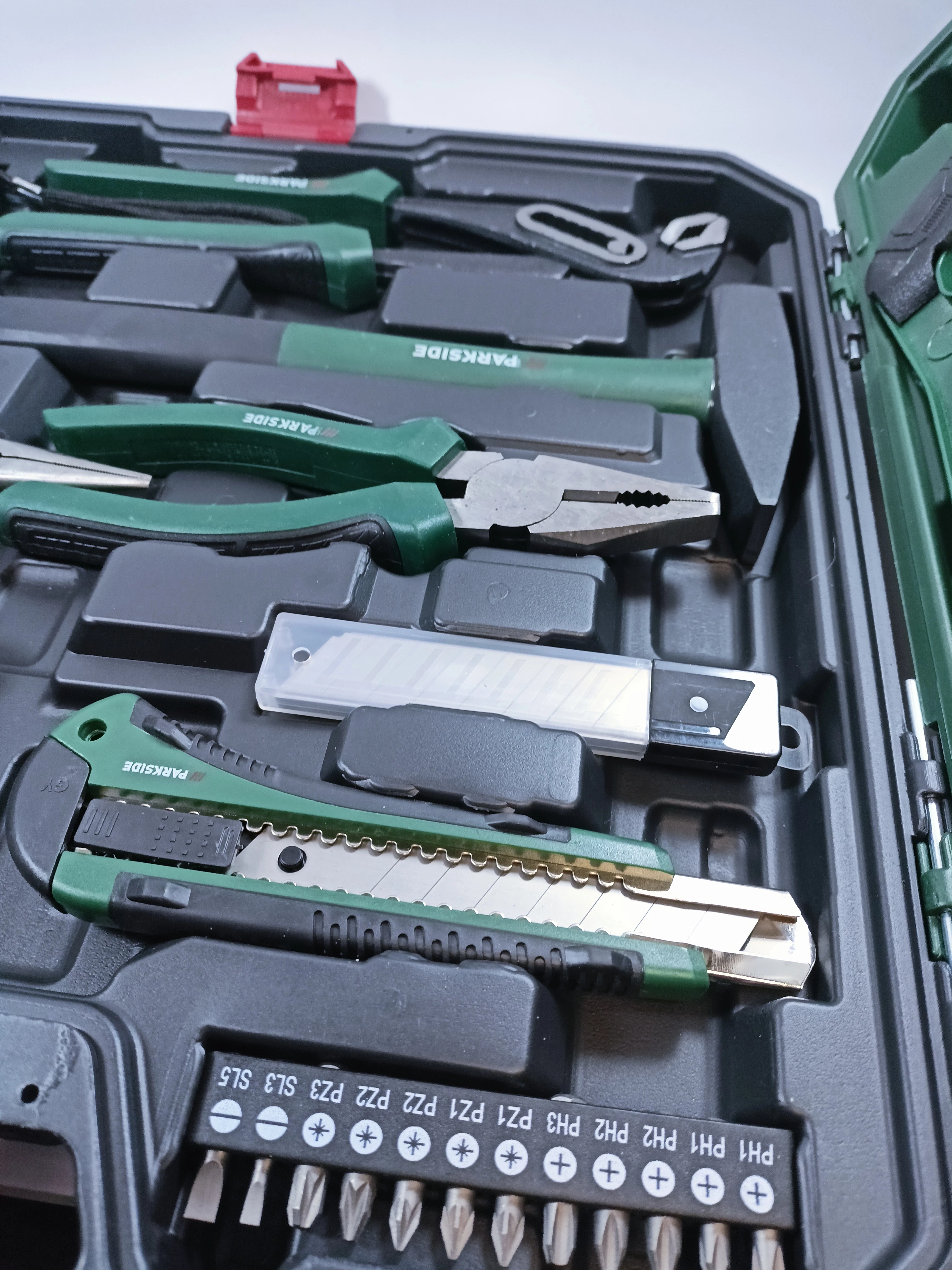 parkside-skrzynka-z-narzedziami-80-elementow-kod-producenta-81001230