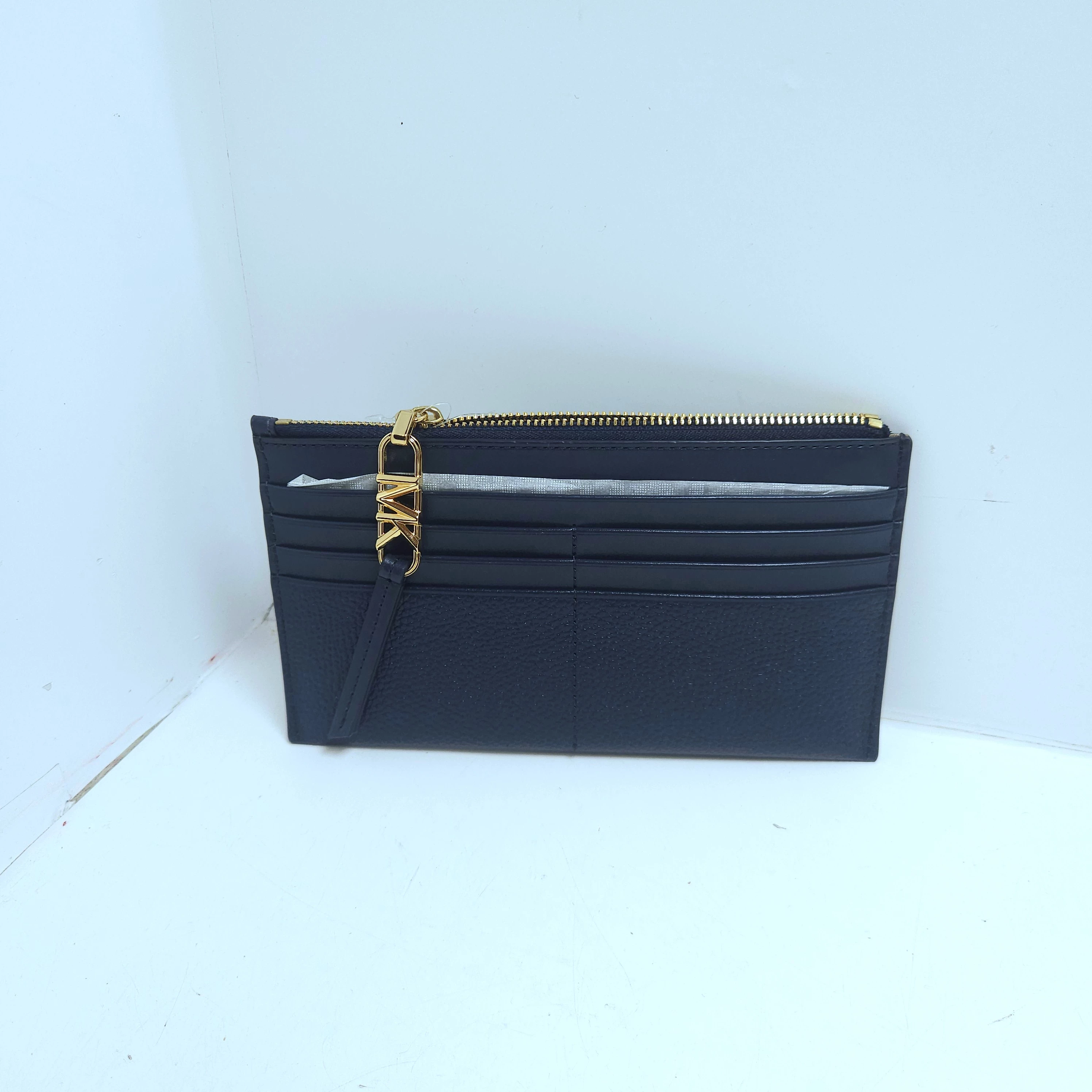 michael-kors-duze-etui-na-karty-empire-ze-skory-groszkowej-stan-11323-238058