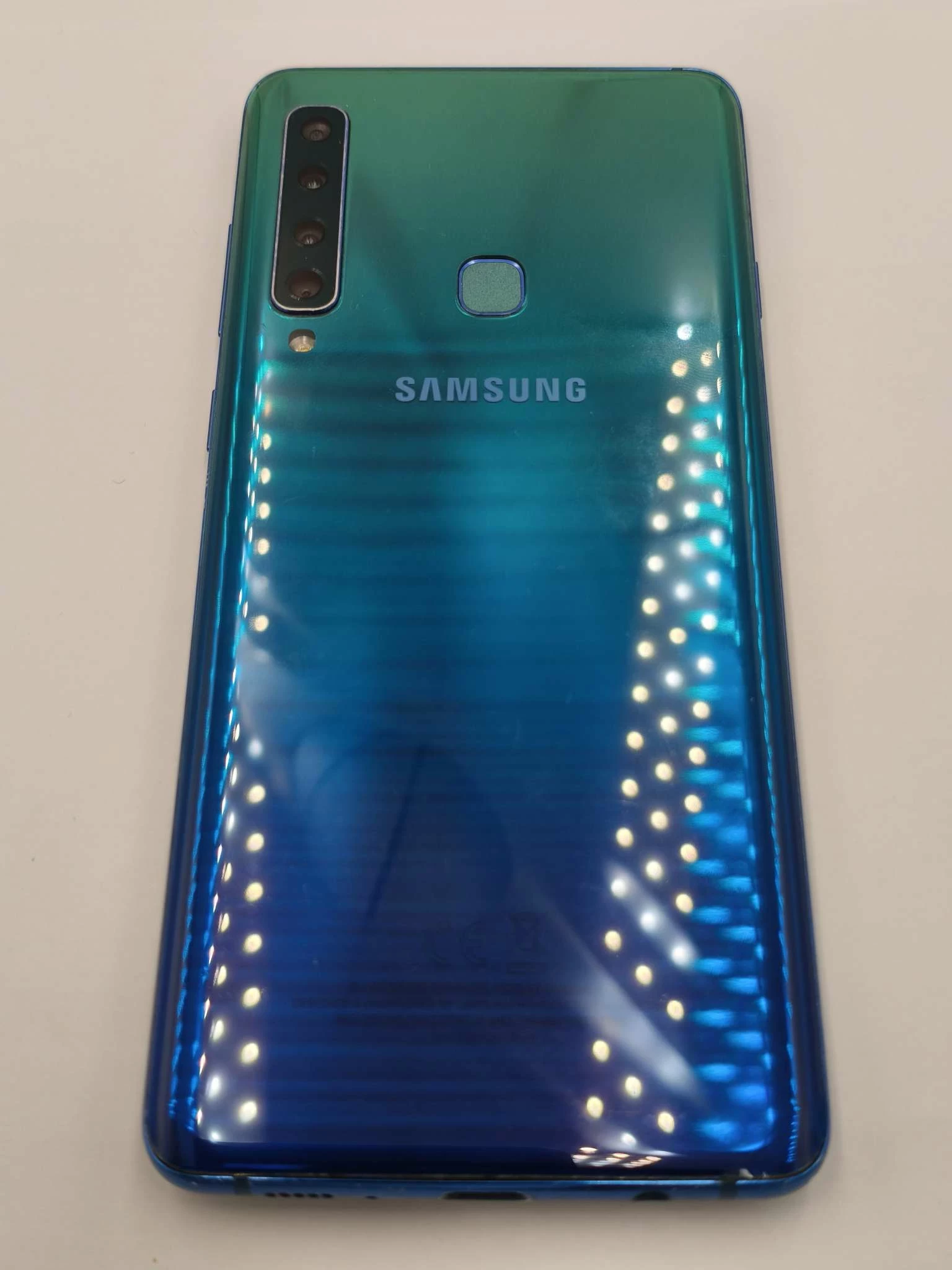 telefon-samsung-galaxy-a9-128gbczytaj-opis-pojemnosc-akumulatora-3800