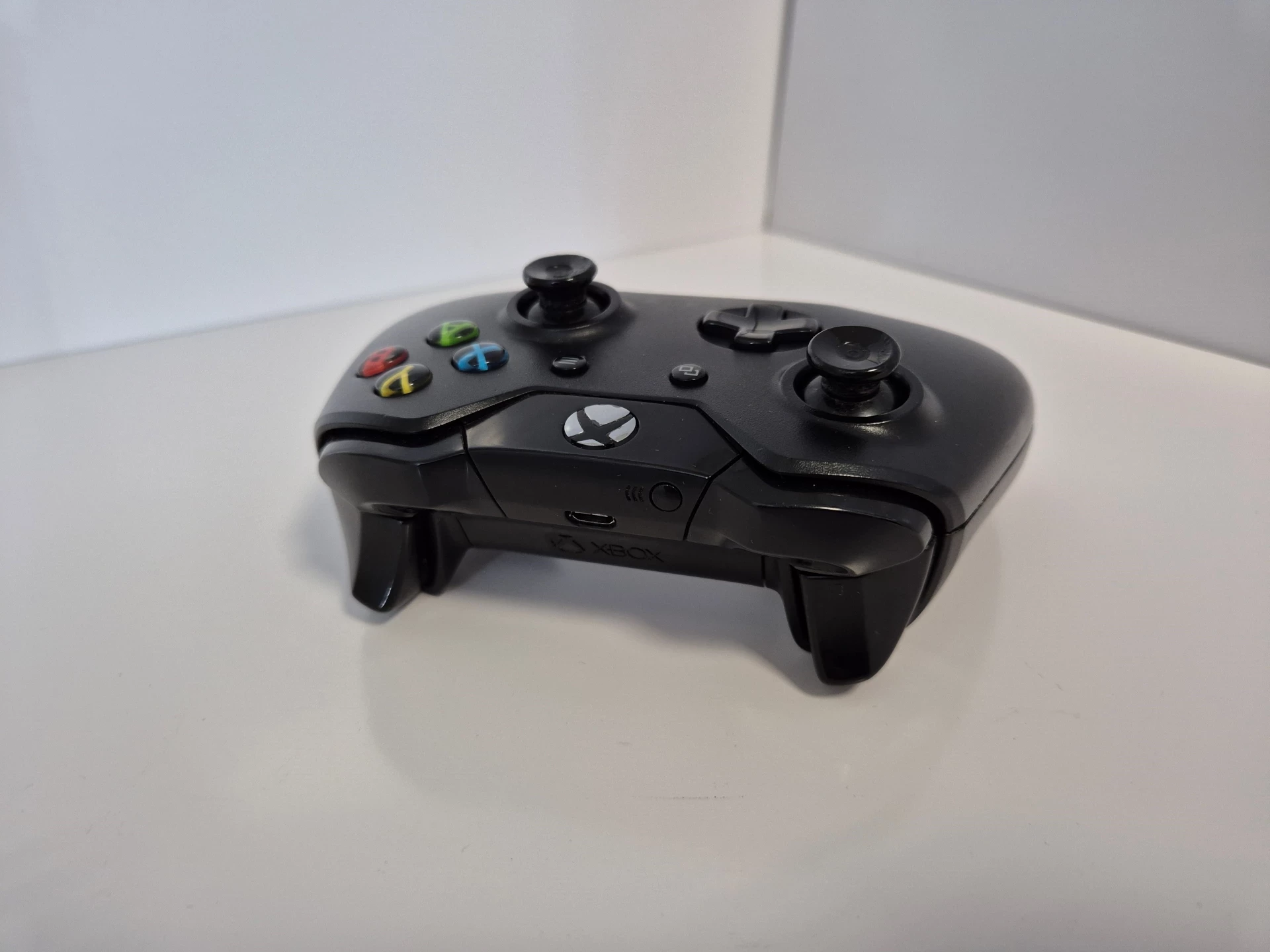 pad-do-xbox-one-kontroler-czarny-bezprzewodowy-pochodzenie-210658-243446