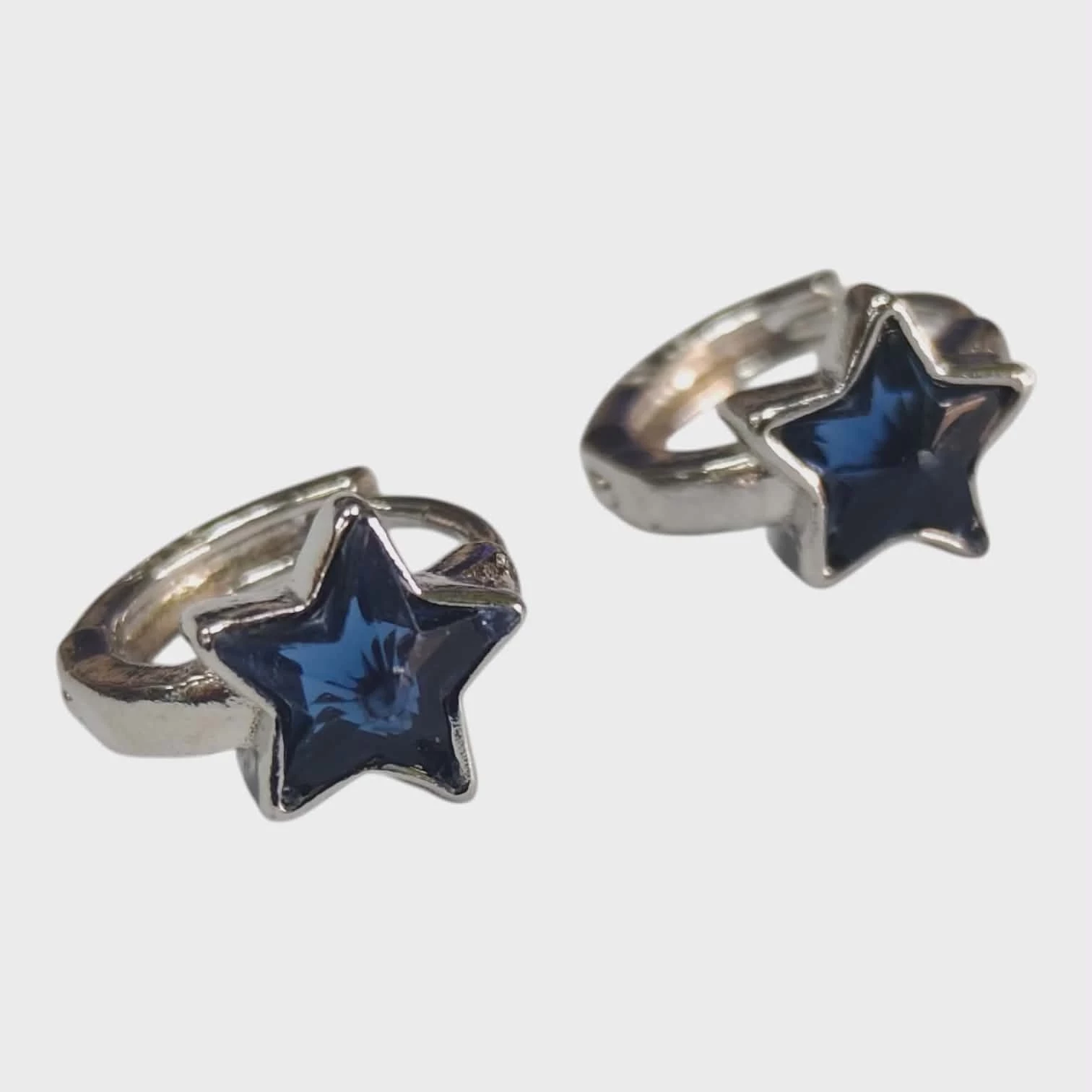 kolczyki-srebrne-925-gwiazdki-z-granatowa-cyrkonia-268-g-11-listopada-4-lask-palladium