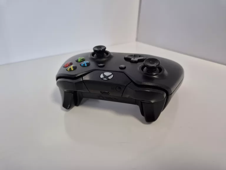 pad-do-xbox-one-kontroler-czarny-bezprzewodowy-pochodzenie-210658-243446