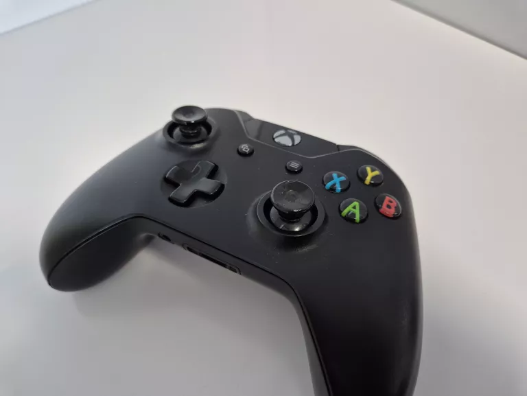 pad-do-xbox-one-kontroler-czarny-bezprzewodowy-kolor-249512-1647413