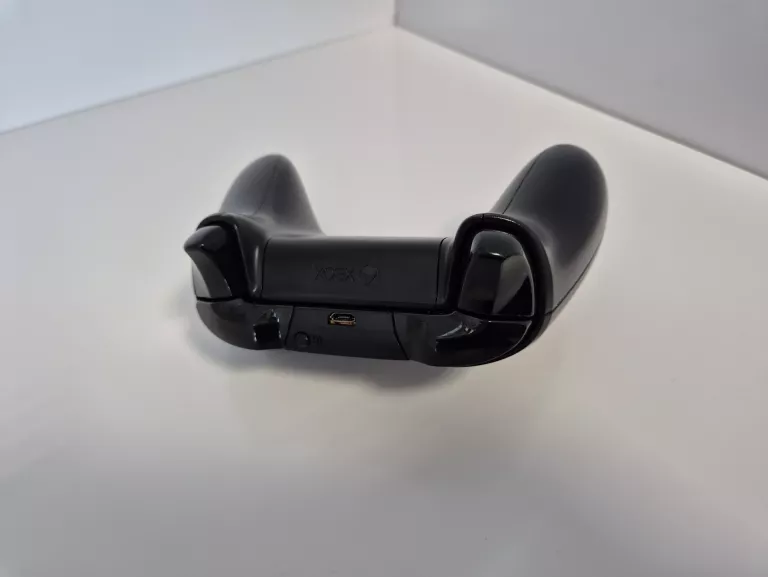pad-do-xbox-one-kontroler-czarny-bezprzewodowy-ean-gtin-889842114591