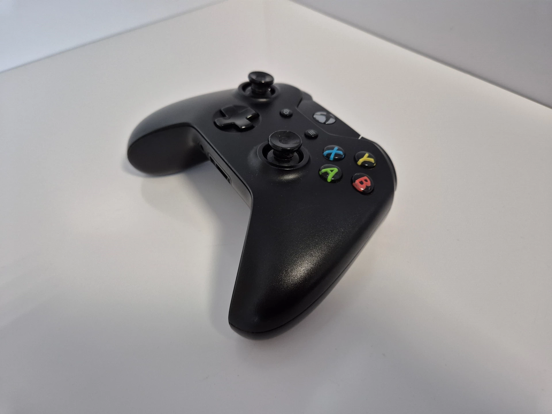 pad-do-xbox-one-kontroler-czarny-bezprzewodowy-stan-11323-2