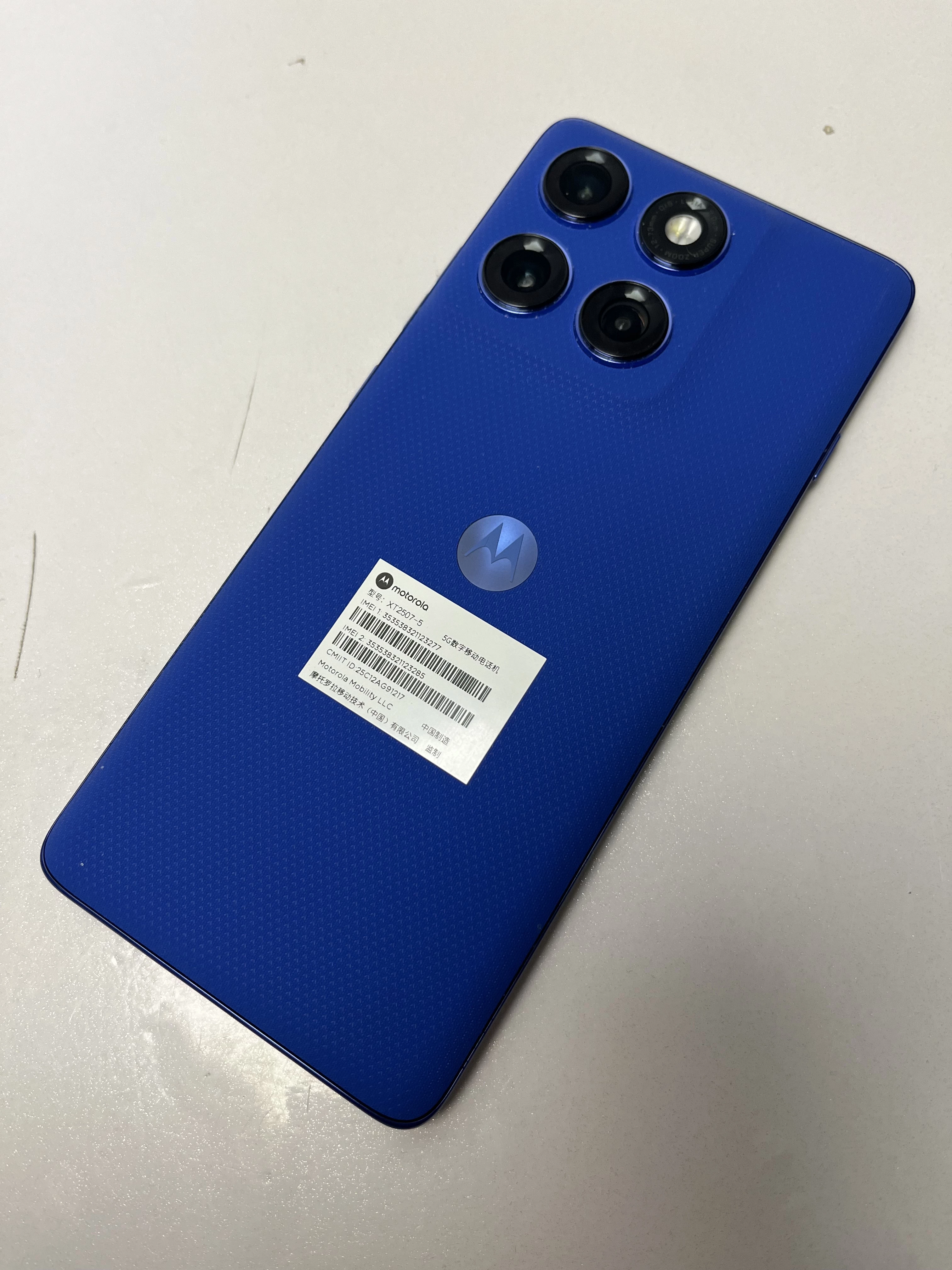 telefon-motorola-edge-60-pro-12256gb-ean-gtin-0840023287640