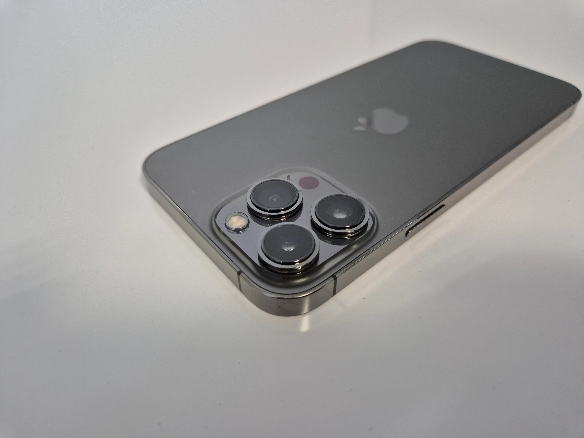 apple-iphone-13-pro-max-128gb-84-fajny-stan-przekatna-ekranu-670