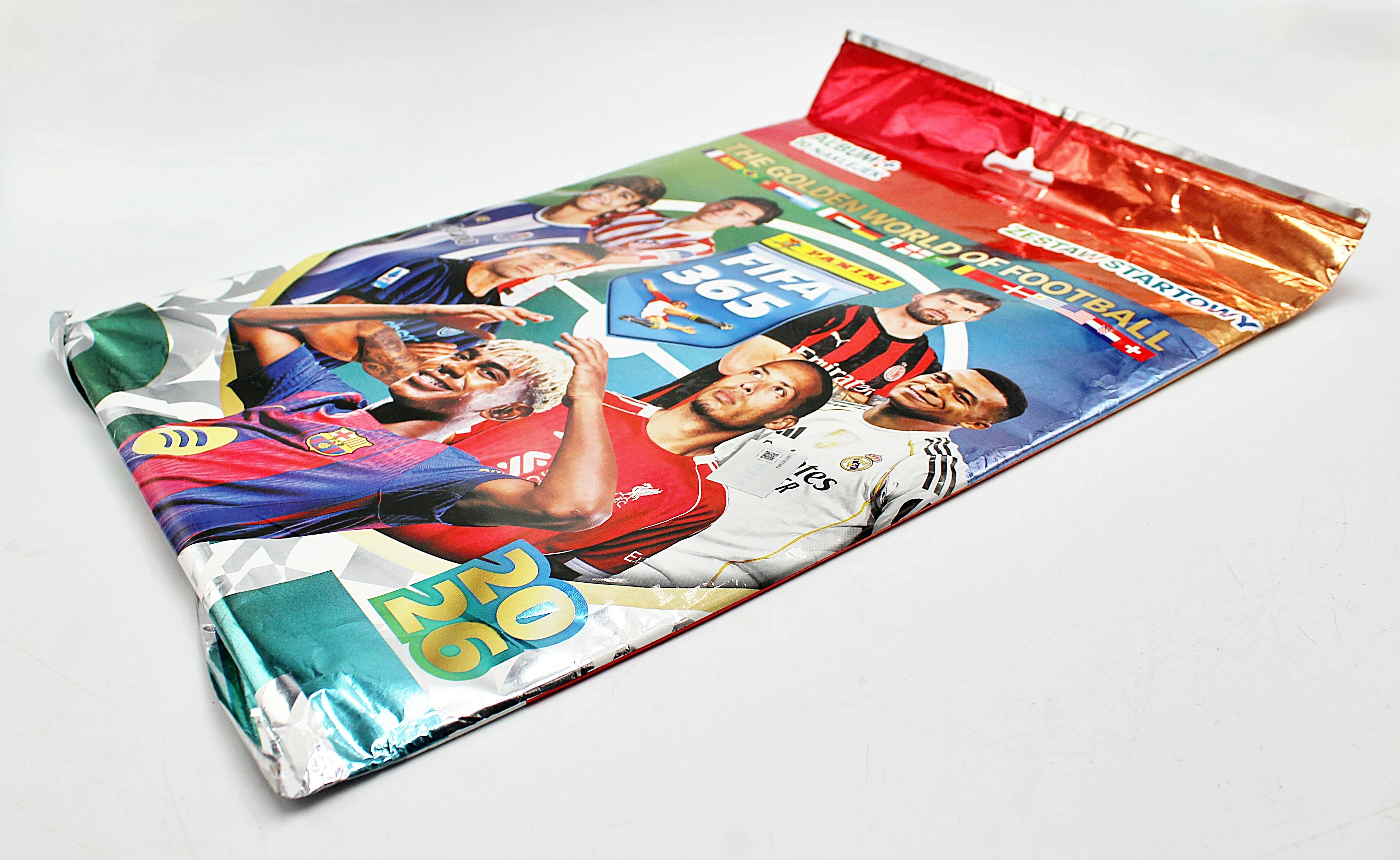 album-10-naklejek-zestaw-startowy-the-golden-world-of-football-fifa365-26-liczba-sztuk-1