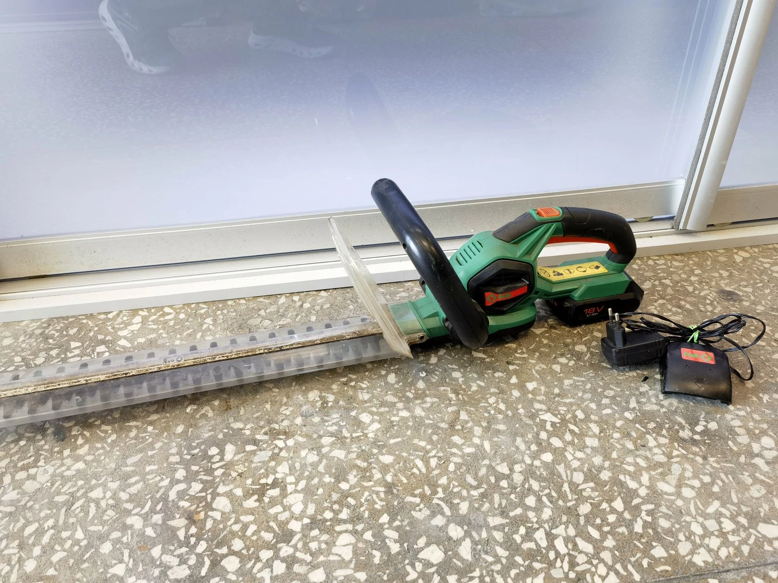 nozyce-akumulatorowe-flo-79520-rynek-4-chodziez