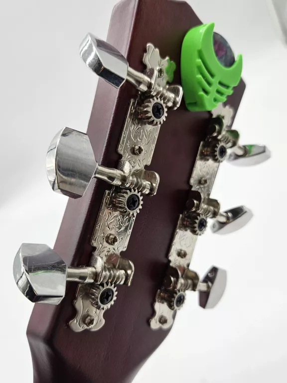 gitara-akustyczna-w-pokrowcu-nazwa-koloru-producenta-sunburst