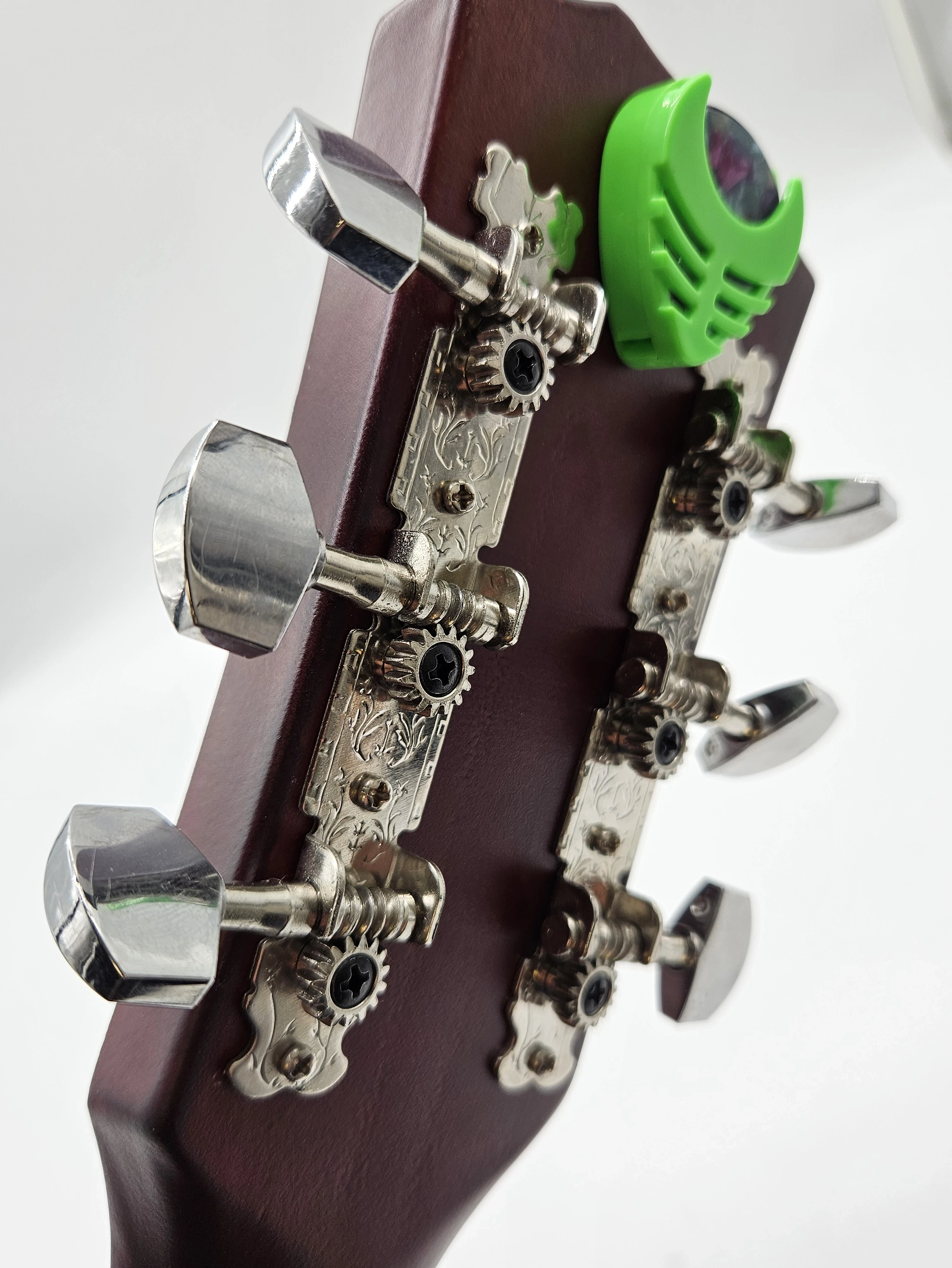 gitara-akustyczna-w-pokrowcu-nazwa-koloru-producenta-sunburst