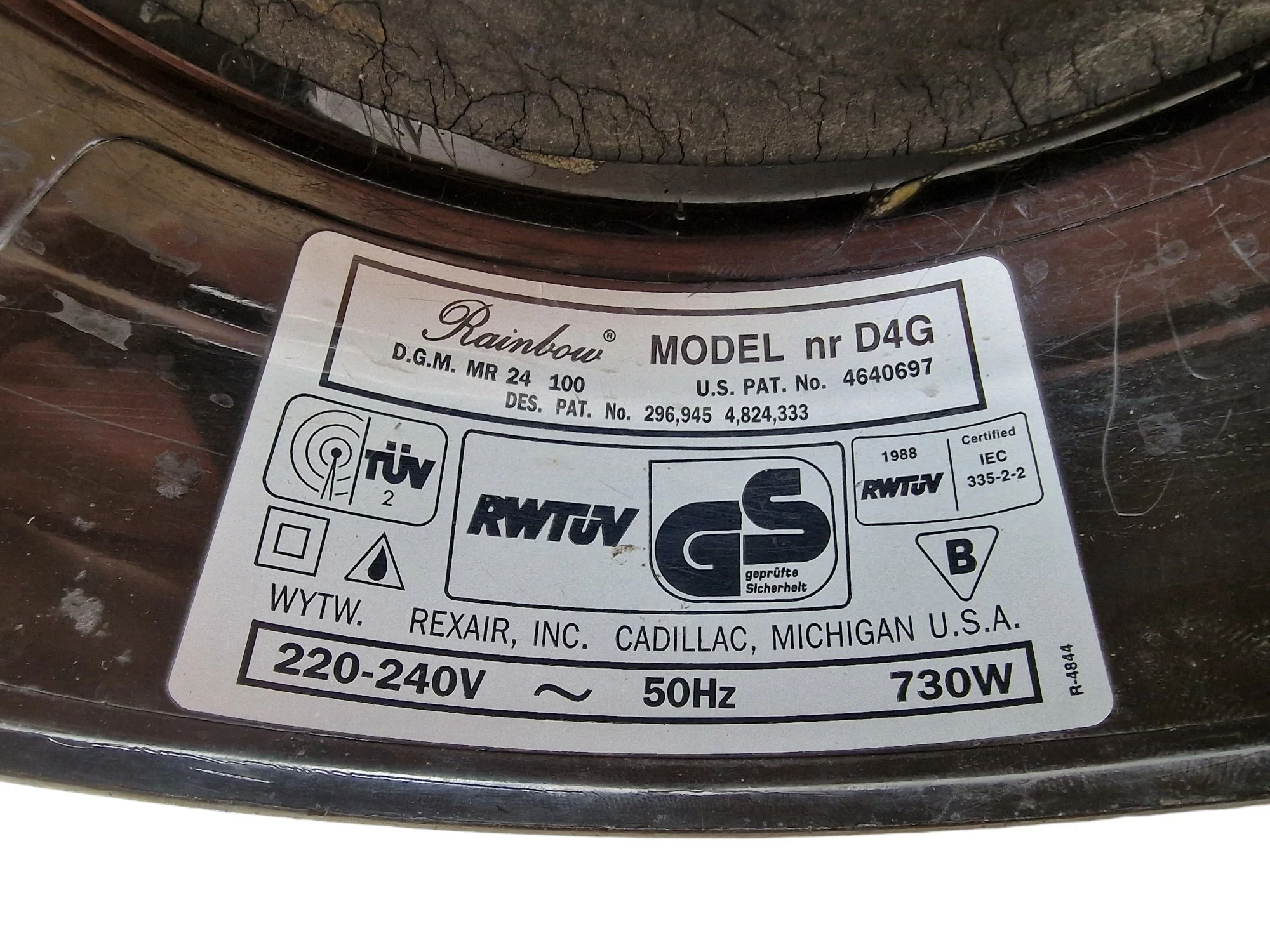 odkurzacz-wodny-rainbow-d4g-se-duzy-zestaw-opis-pojemnosc-zbiornika-na-brudna-wode-250