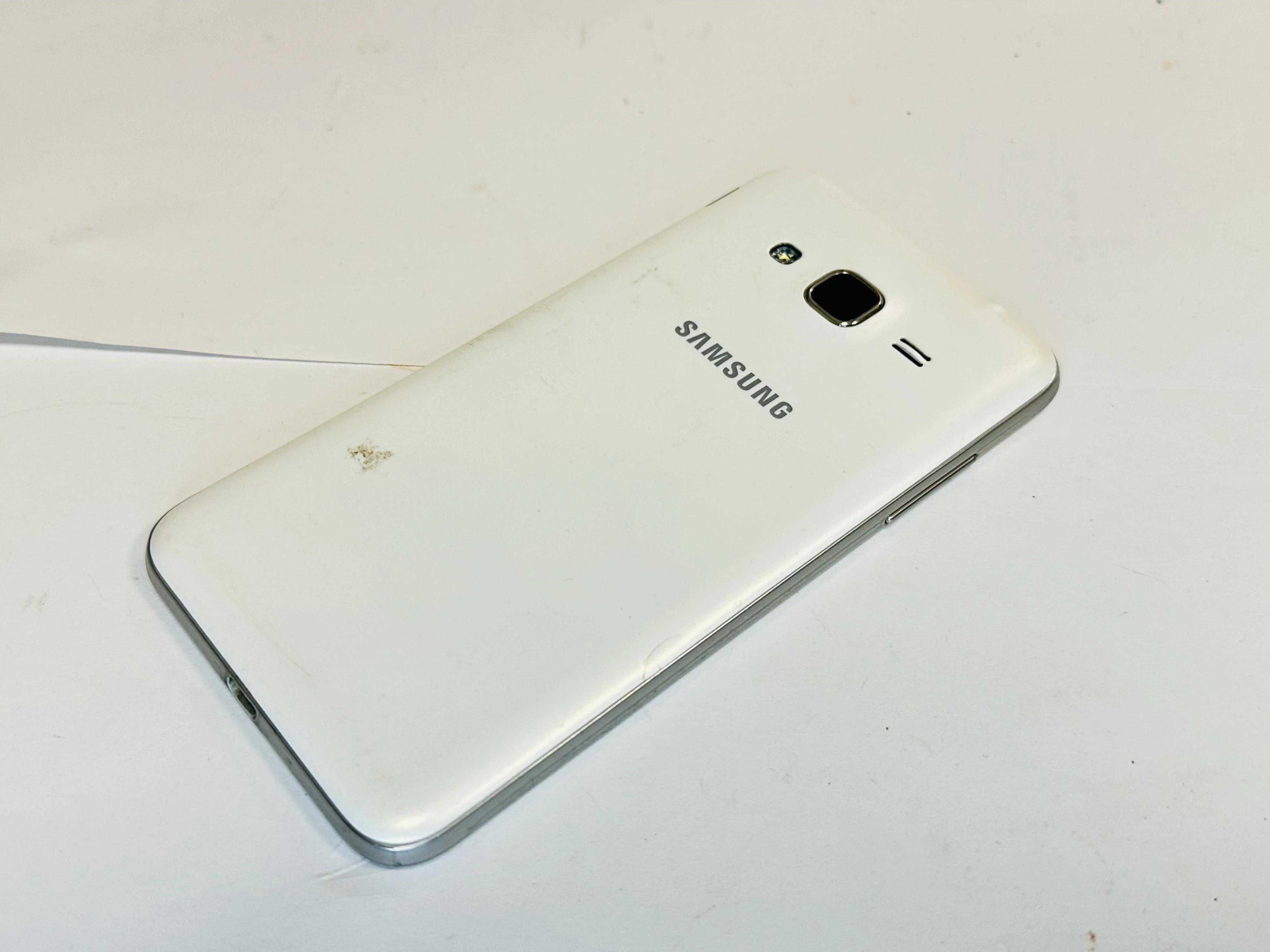 telefon-samsung-galaxy-j3-2016-15-gb-8-gb-wbudowana-pamiec-202869-214205