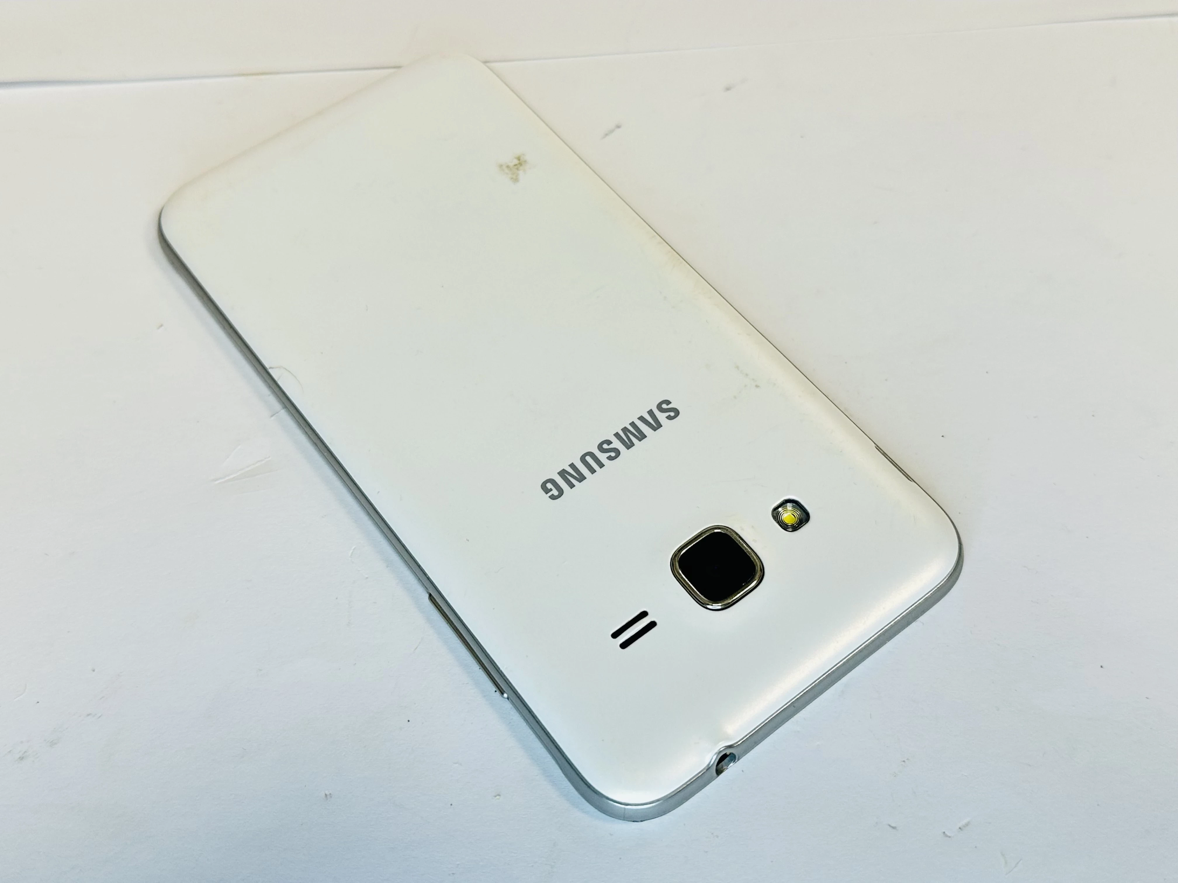 telefon-samsung-galaxy-j3-2016-15-gb-8-gb-pamiec-ram-202865-214133