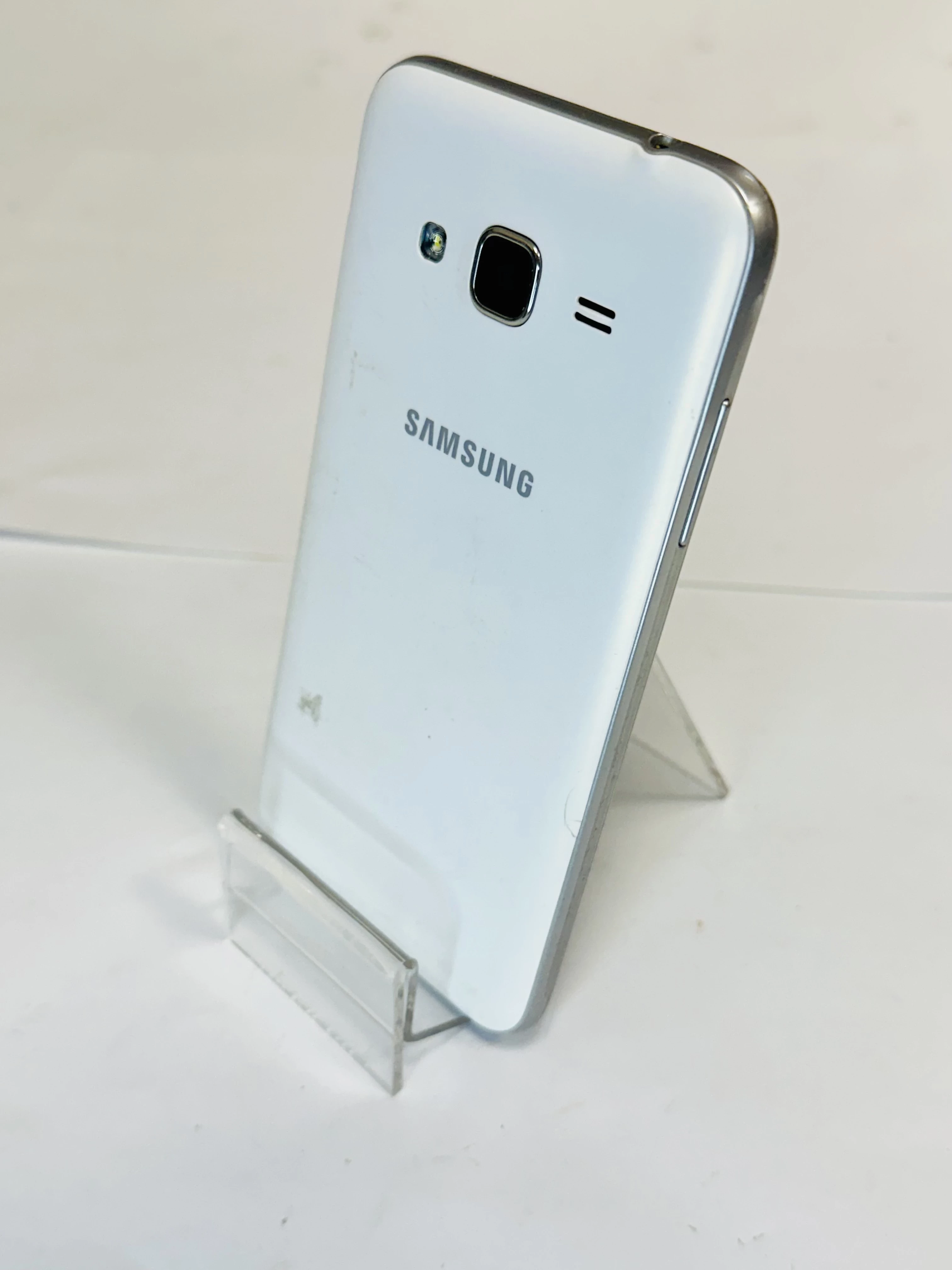 telefon-samsung-galaxy-j3-2016-15-gb-8-gb-stan-11323-2