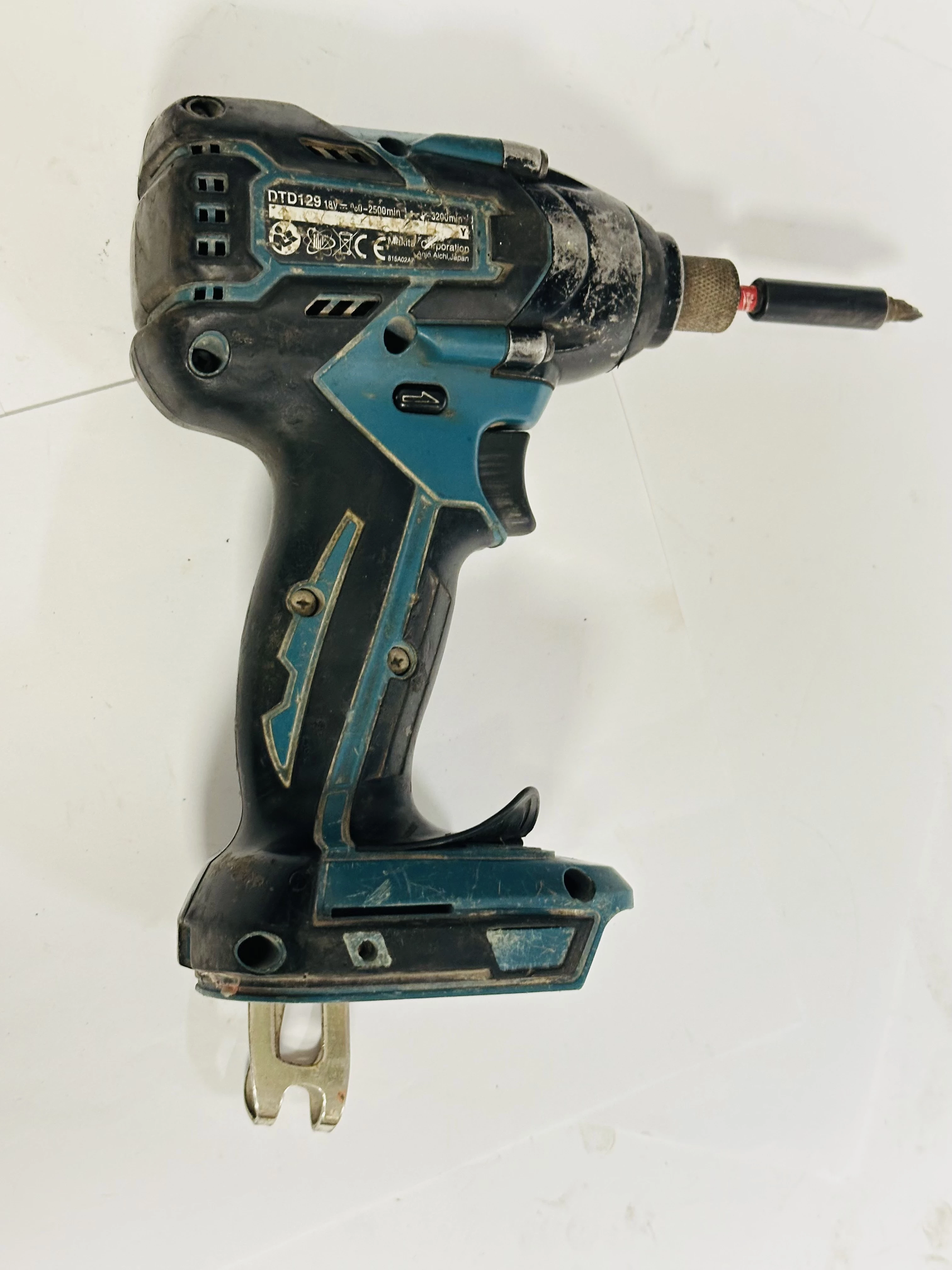 zakretarka-makita-dtd-129-body-zasilanie-209202-1769478