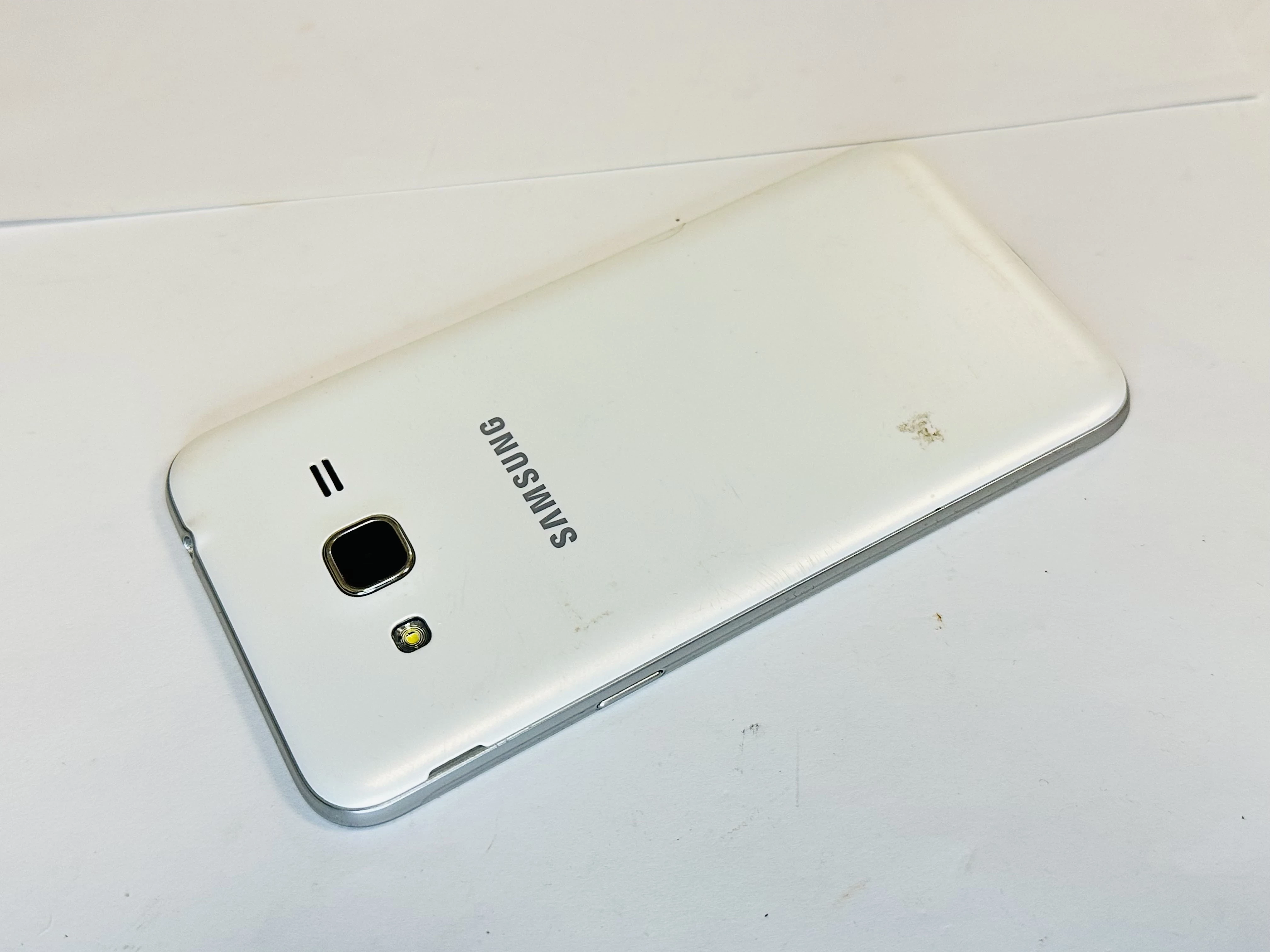 telefon-samsung-galaxy-j3-2016-15-gb-8-gb-system-operacyjny-4388-1