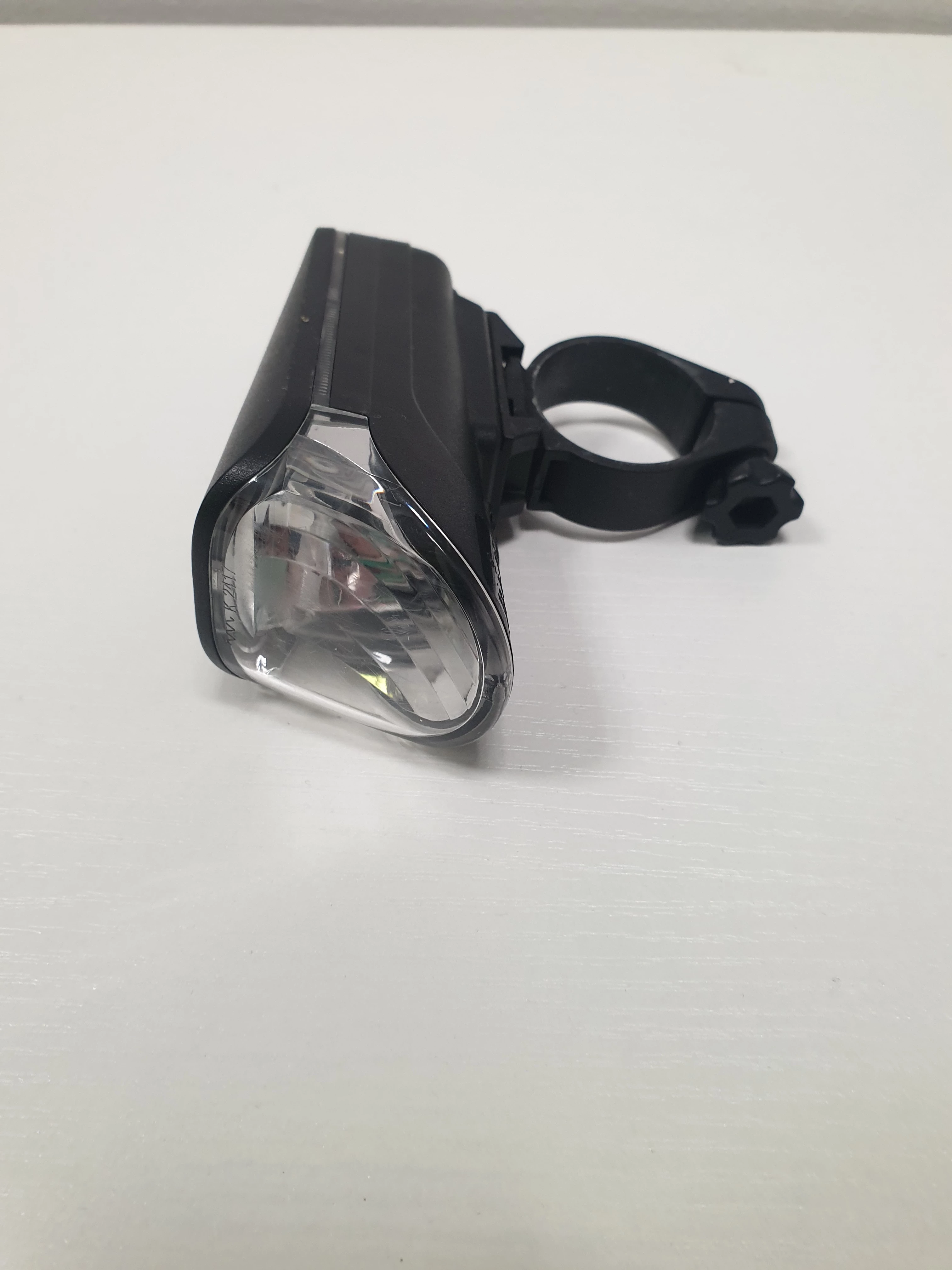 lampka-rowerowa-przod-chojnowska-251c-legnica