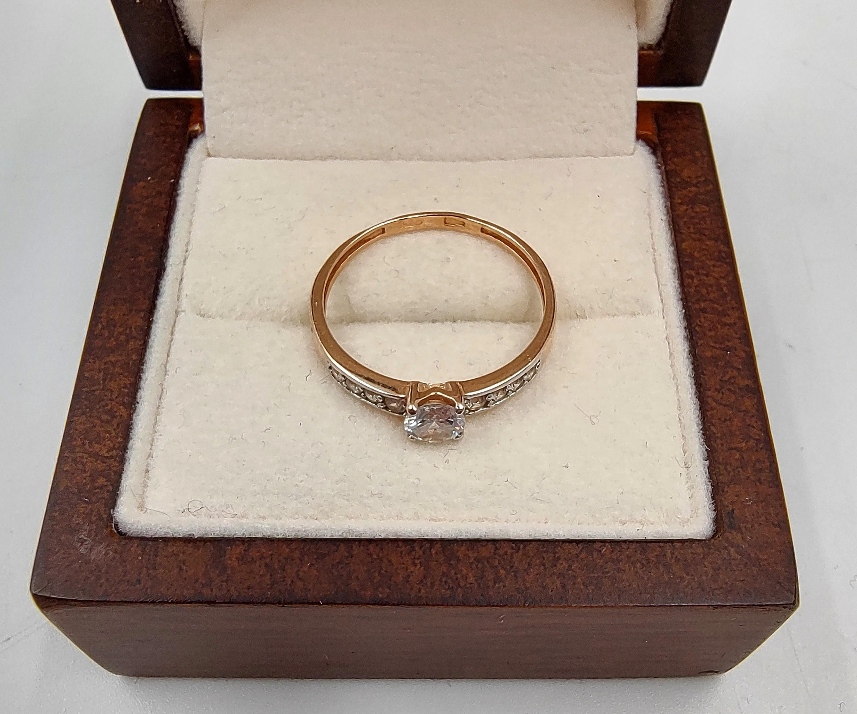 klasyczny-zloty-pierscionek-z-bialymi-kamieniami-585164g-rozmiarsrednica-wew-mm-372-16